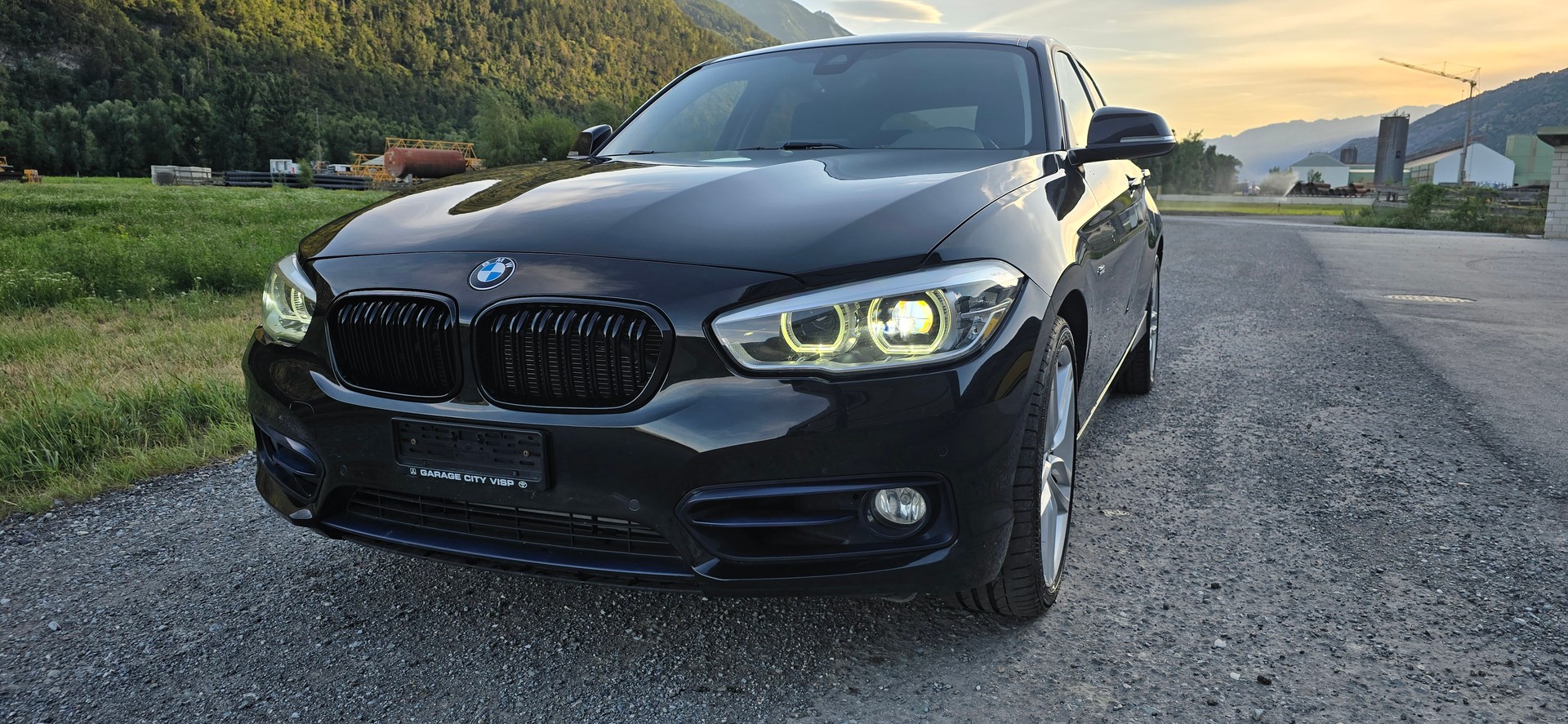 BMW 118d xDrive-showroom-element-3