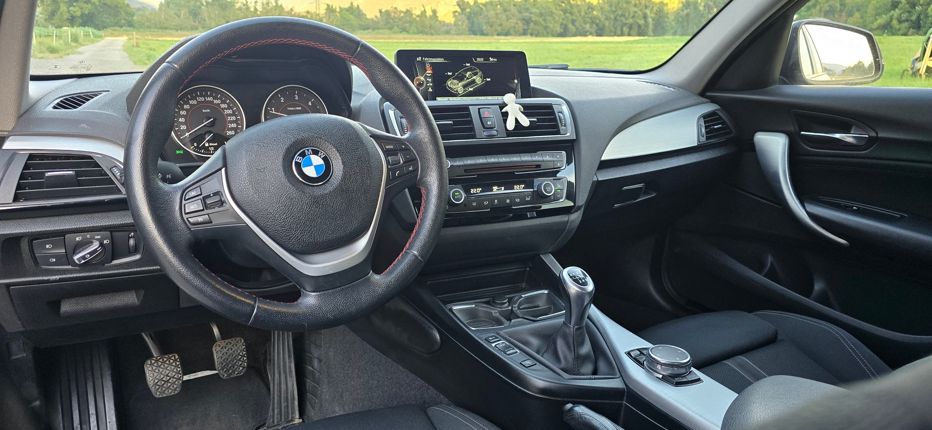 BMW 118d xDrive-image-17