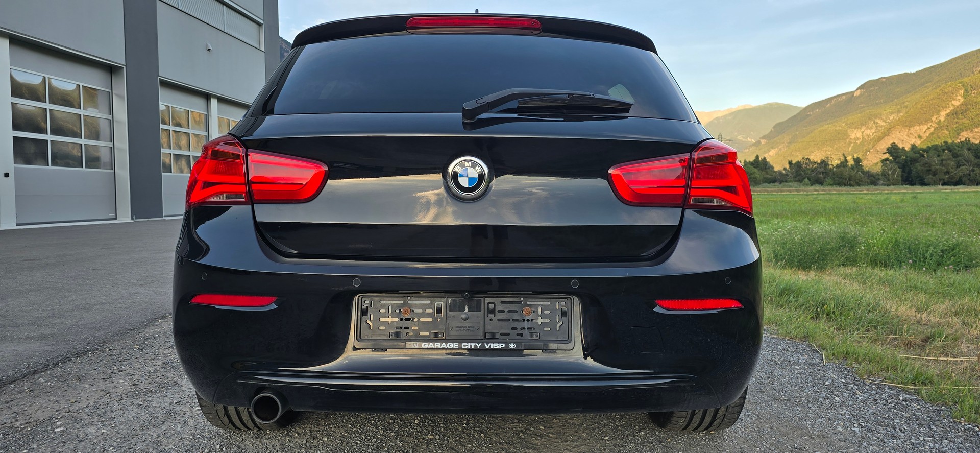 BMW 118d xDrive-image-8