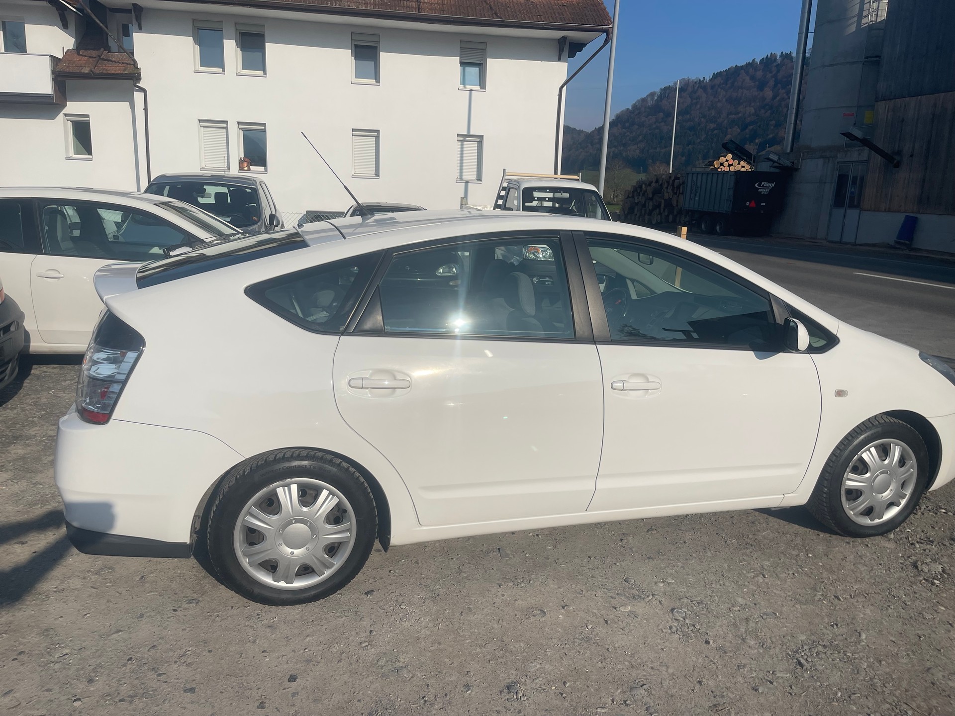 TOYOTA Prius 1.5 16V Hybrid-image-3