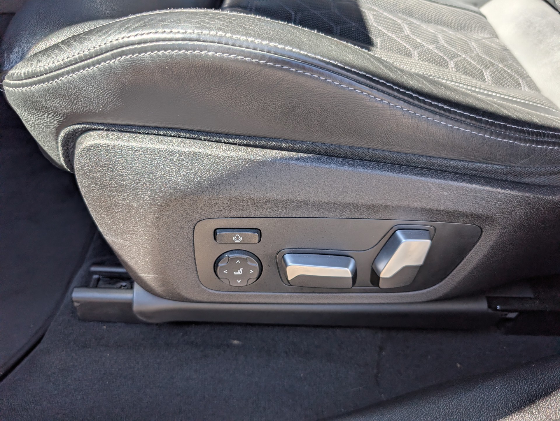 BMW X4M xDrive M Competition Steptronic-image-15