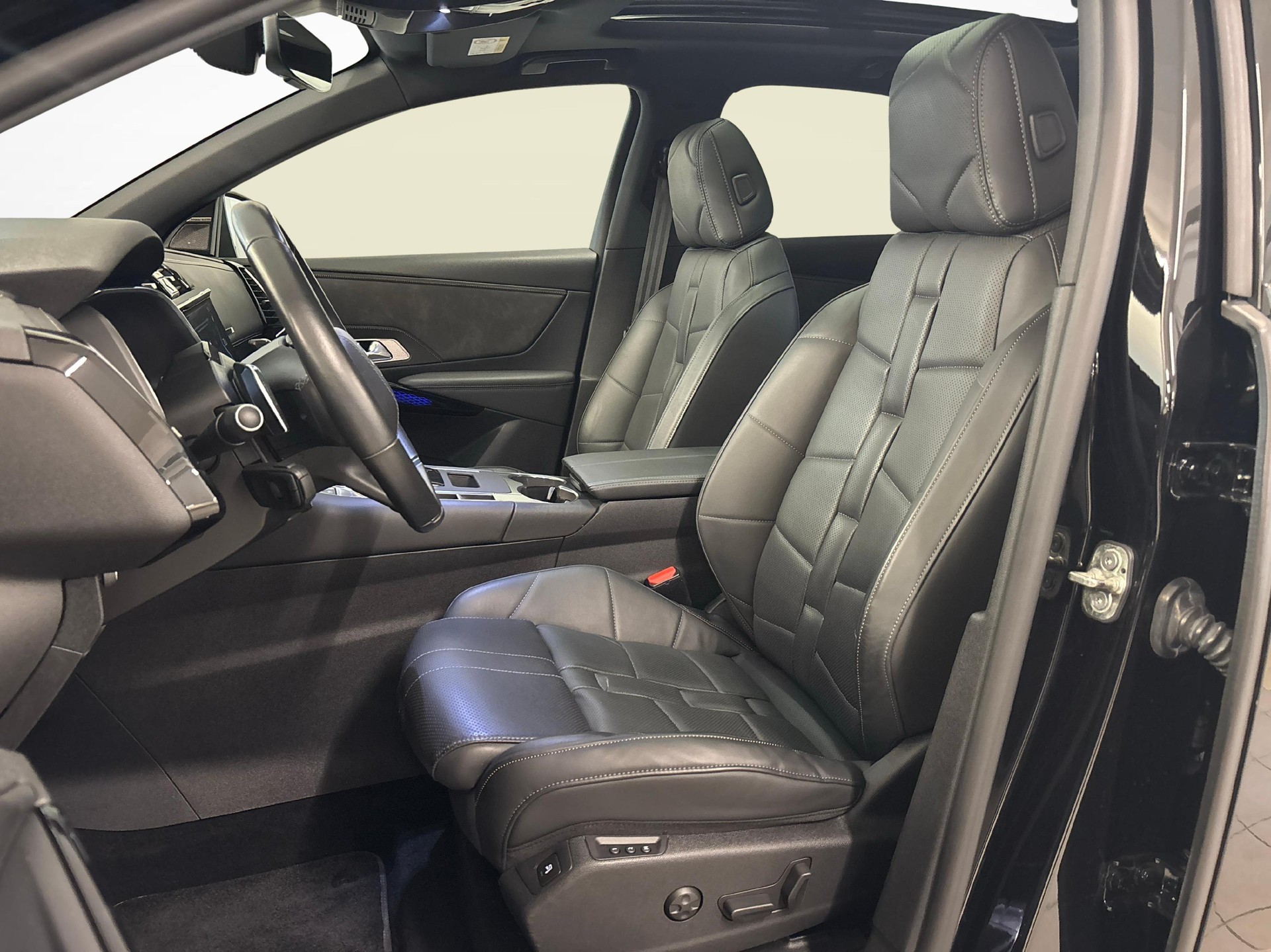 DS AUTOMOBILES 7 Crossback 1.6 E-Tense Louvre 4x4-image-8