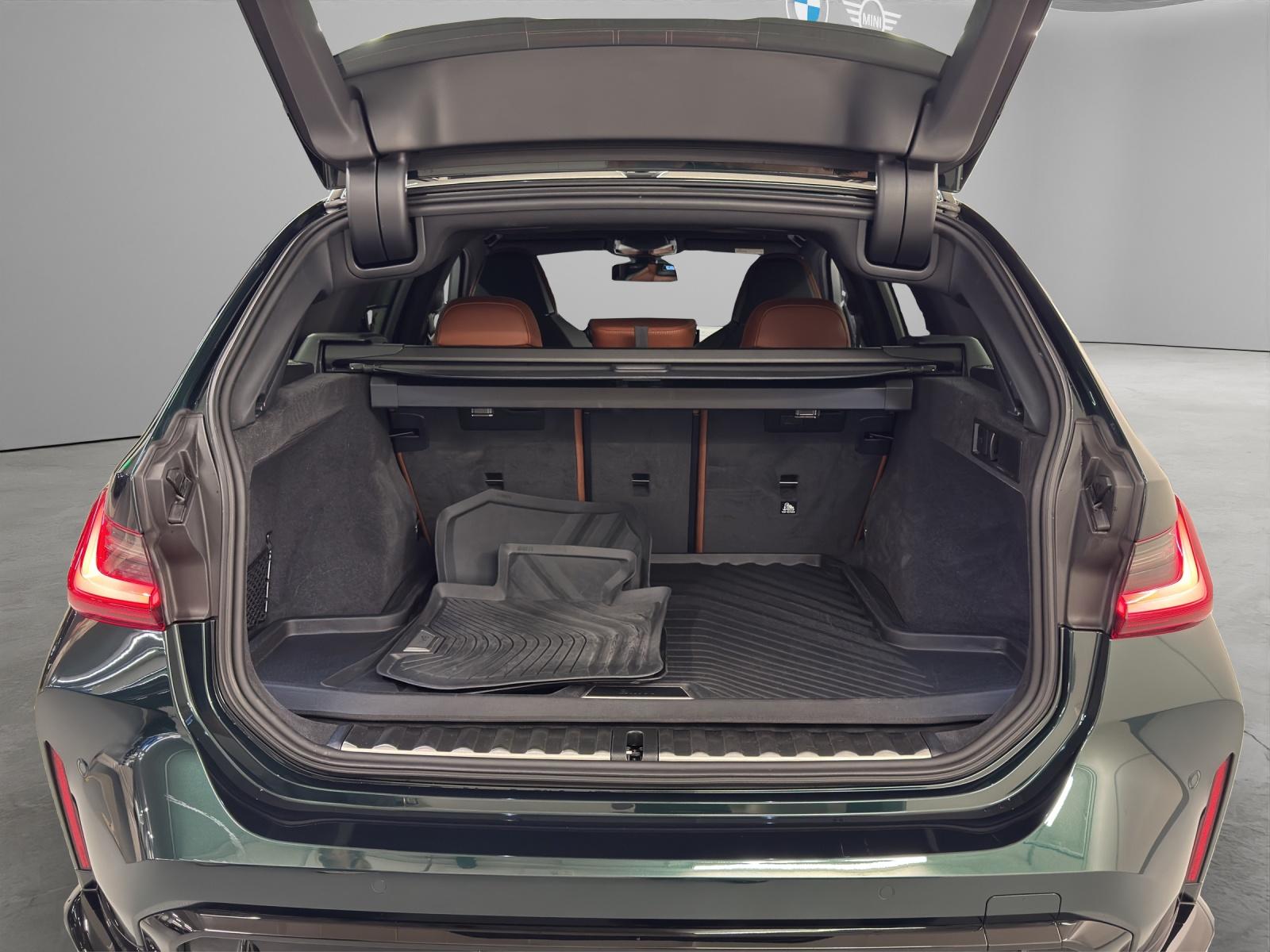 BMW M3 Competition xDrive Touring-image-9