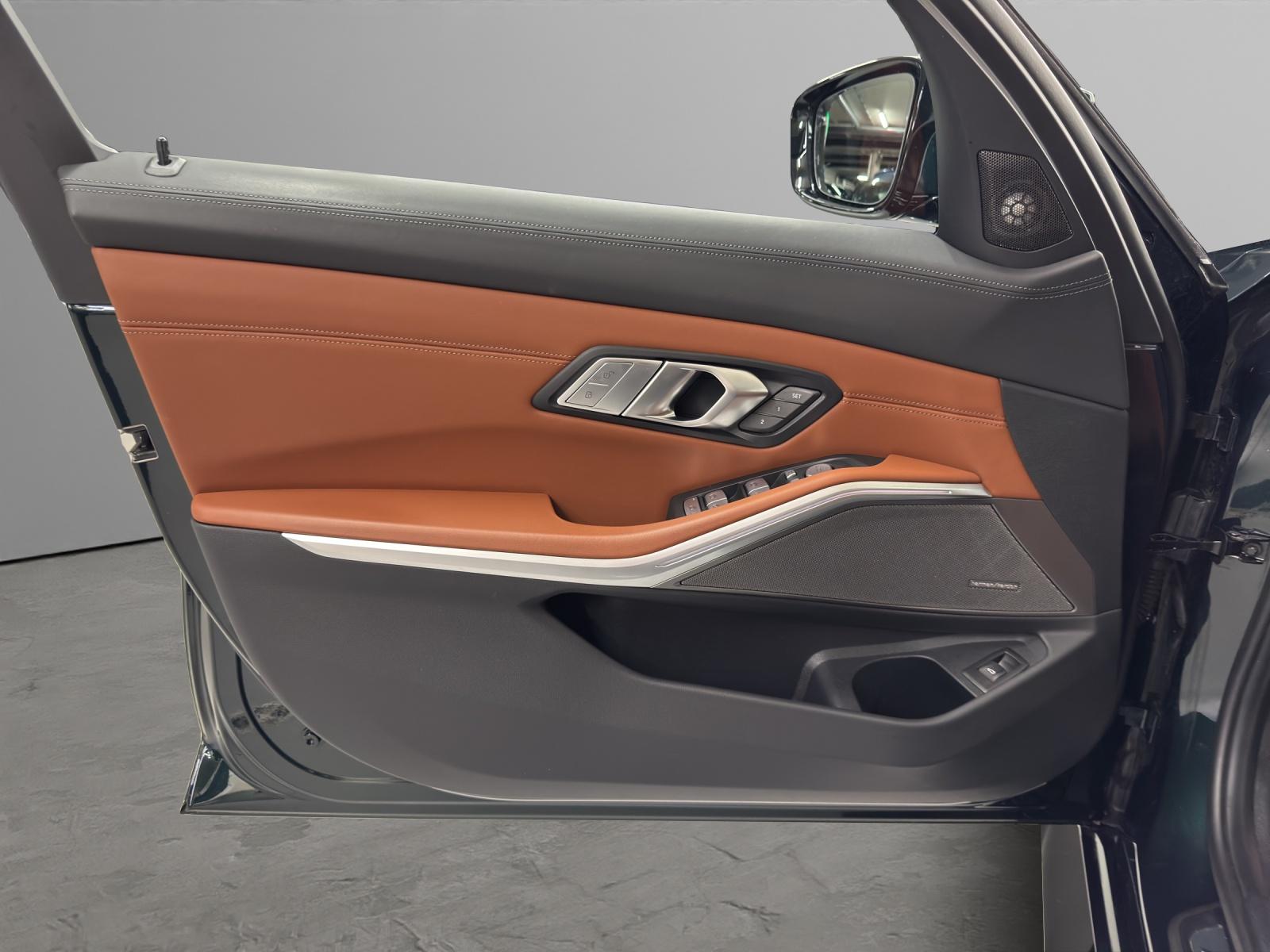 BMW M3 Competition xDrive Touring-image-12