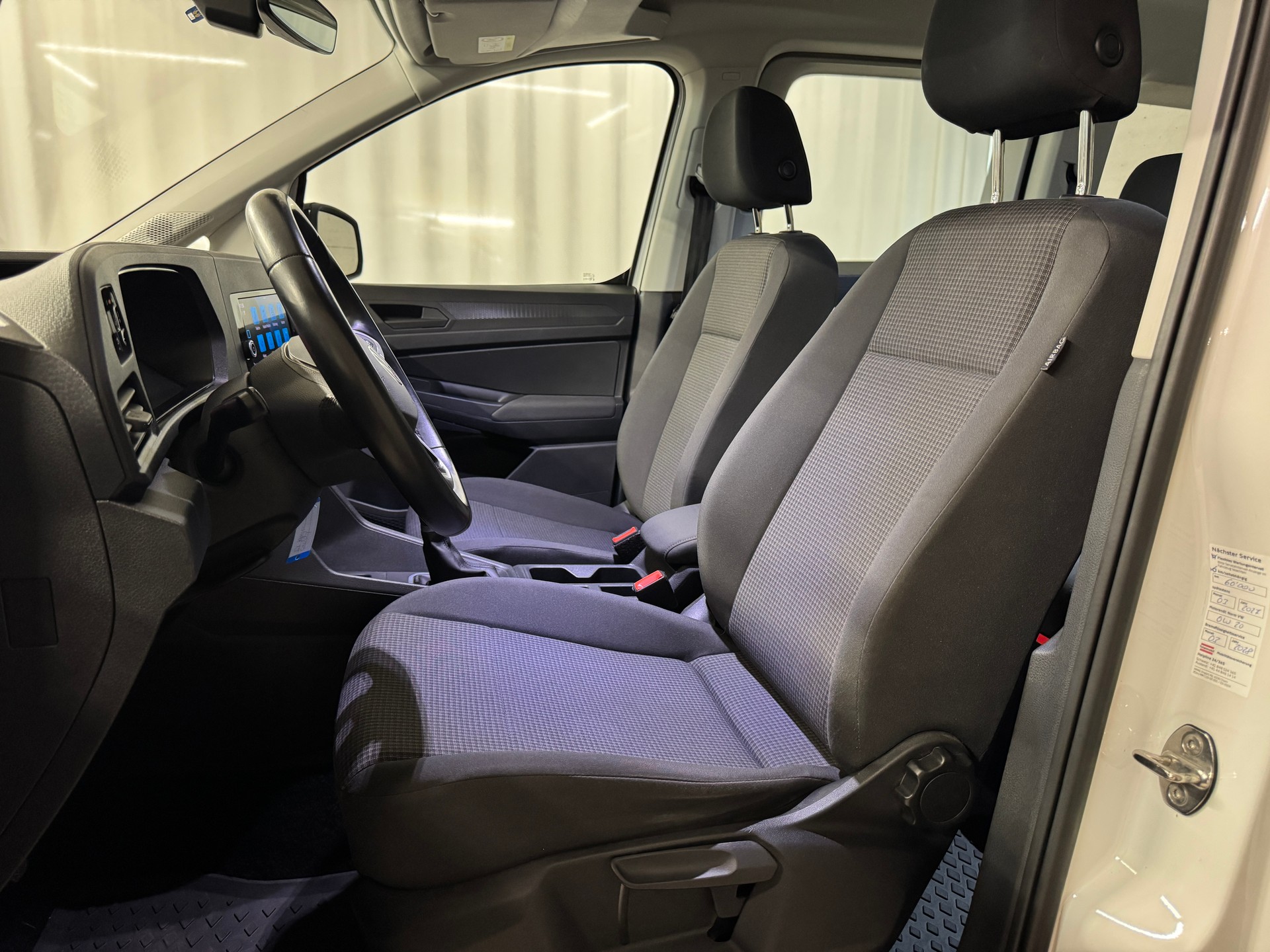 VW Caddy 2.0 TDI 4Motion-image-6