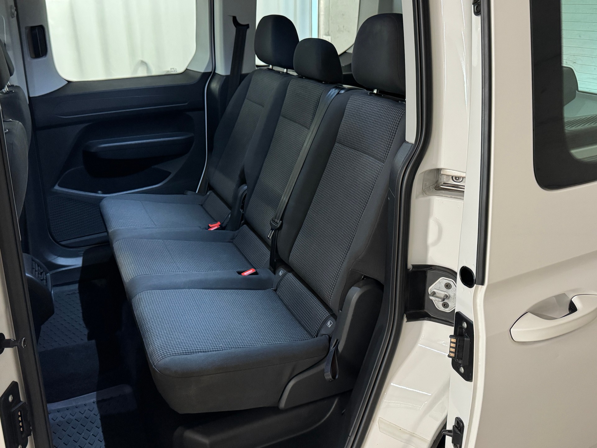 VW Caddy 2.0 TDI 4Motion-image-11