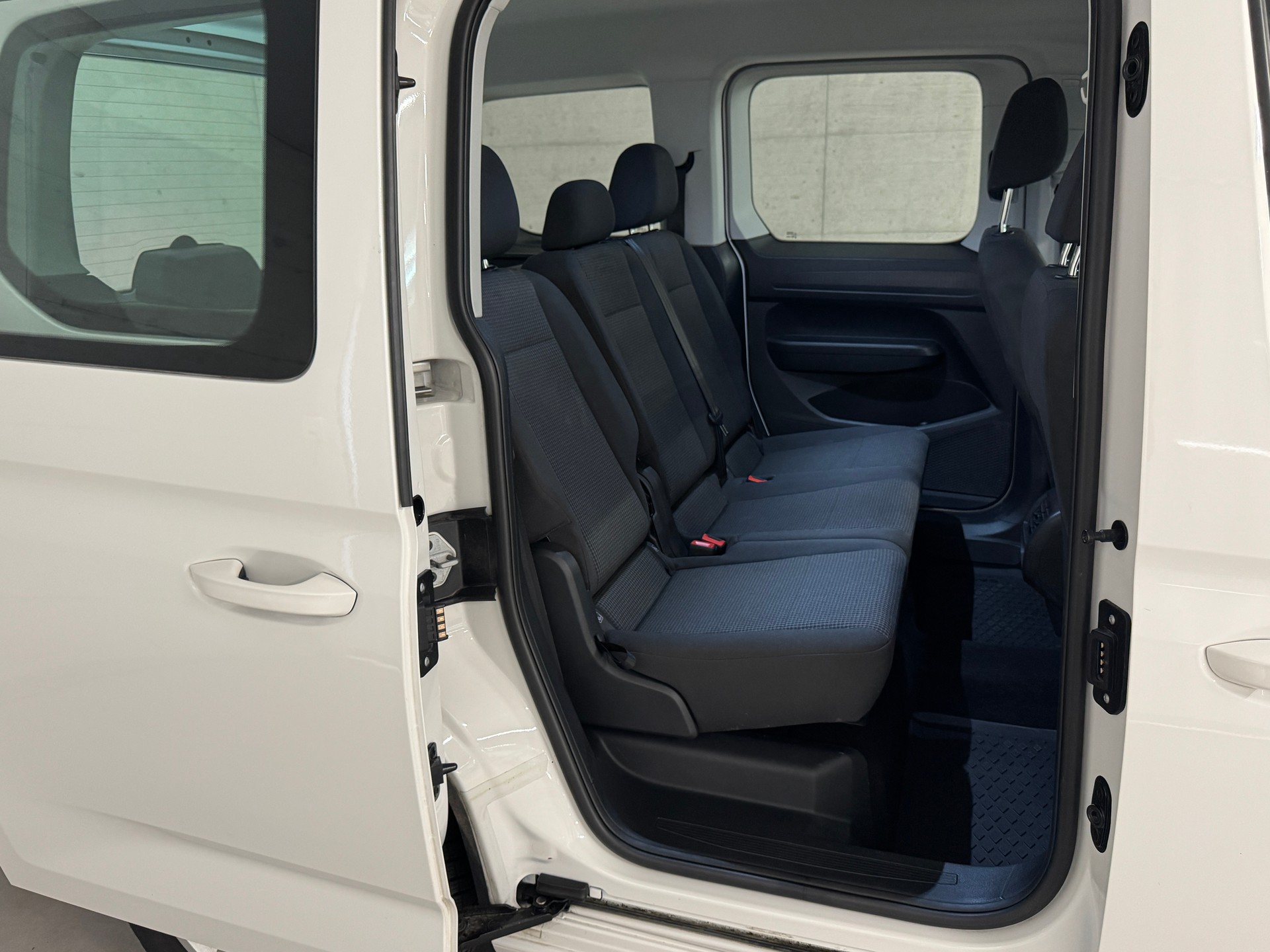 VW Caddy 2.0 TDI 4Motion-image-12