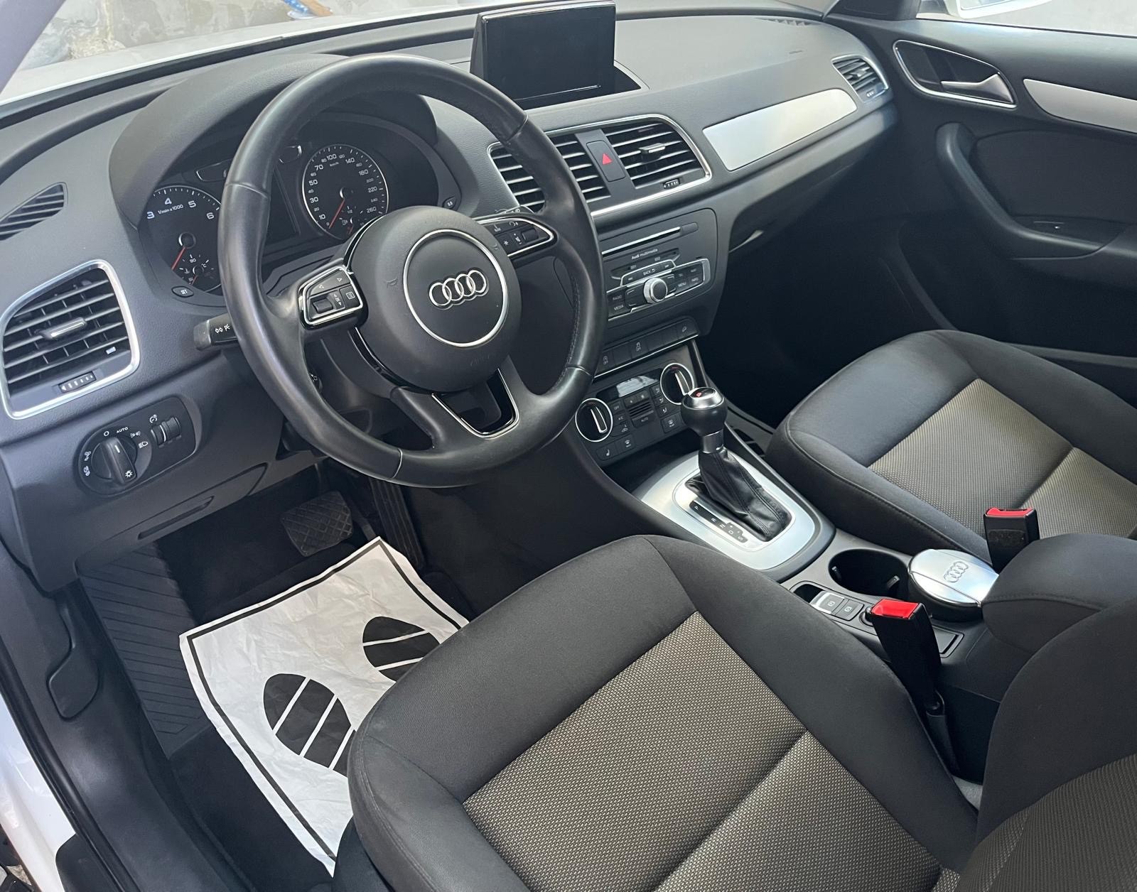 AUDI Q3 1.4 TFSI design S-tronic-image-9