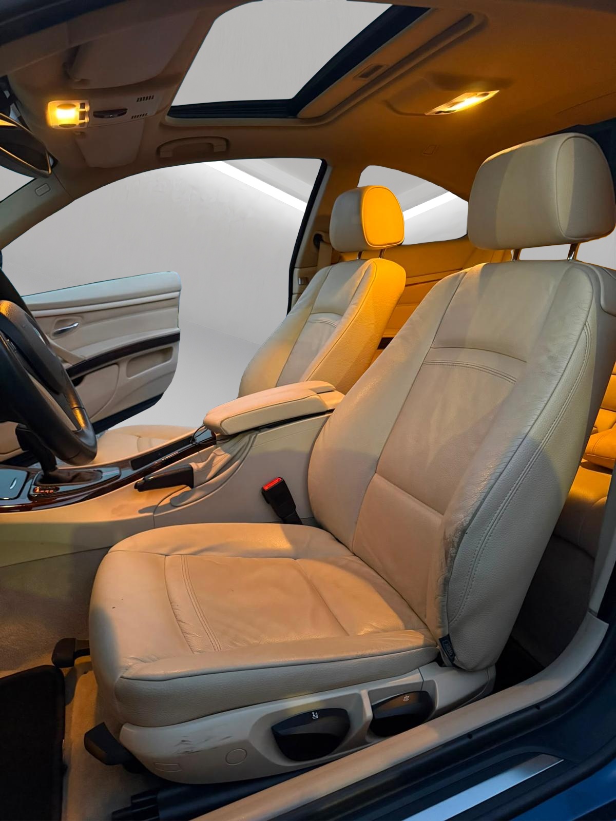 BMW 320i Coupé Steptronic-image-11