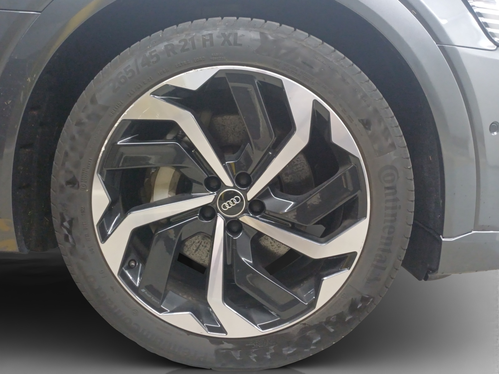 AUDI e-tron 55 Sportback S Line quattro-image-16