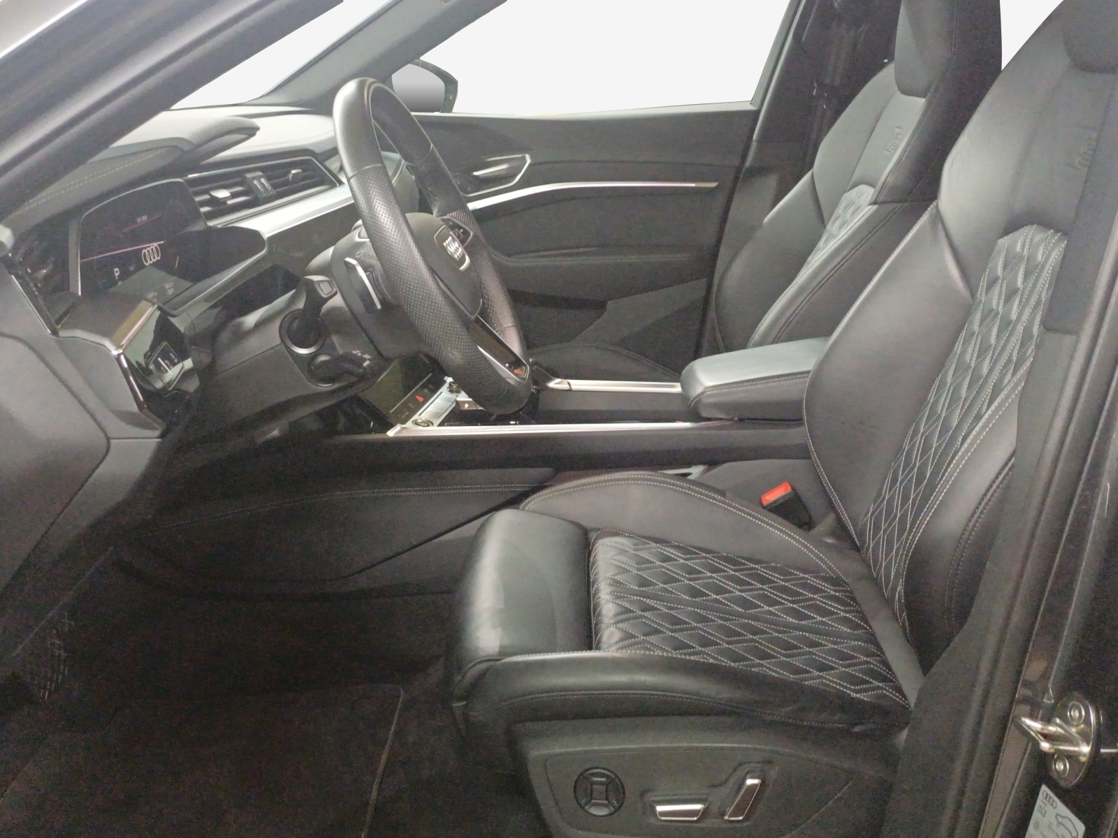 AUDI e-tron 55 Sportback S Line quattro-image-8