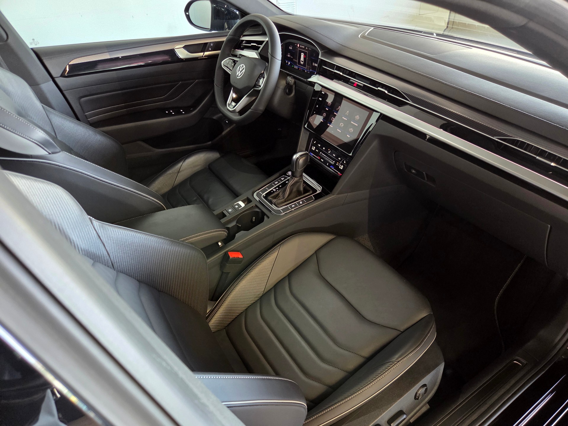 VW Arteon Shooting Brake 2.0 TDI R-Line DSG 4m-image-15