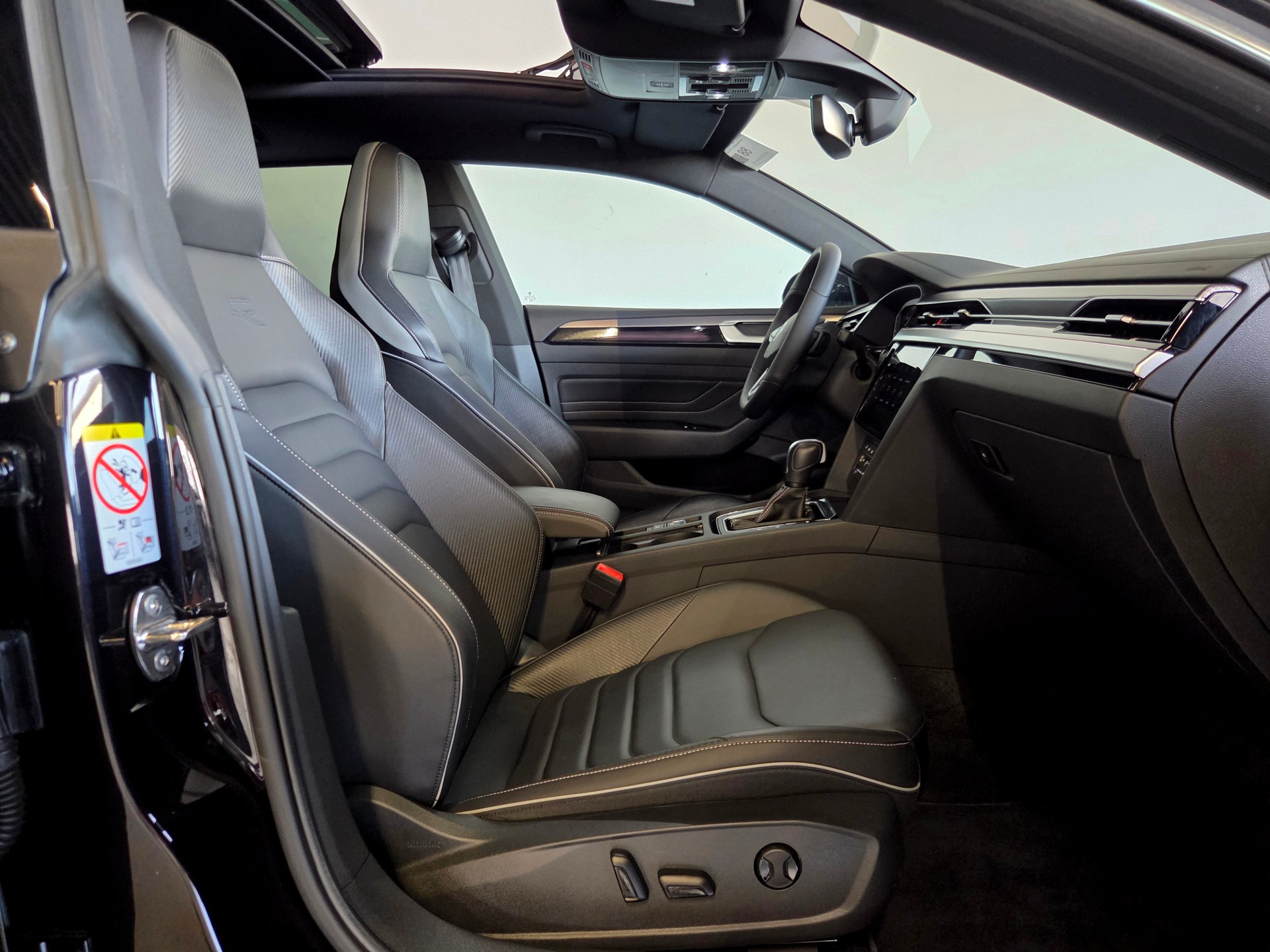 VW Arteon Shooting Brake 2.0 TDI R-Line DSG 4m-image-19