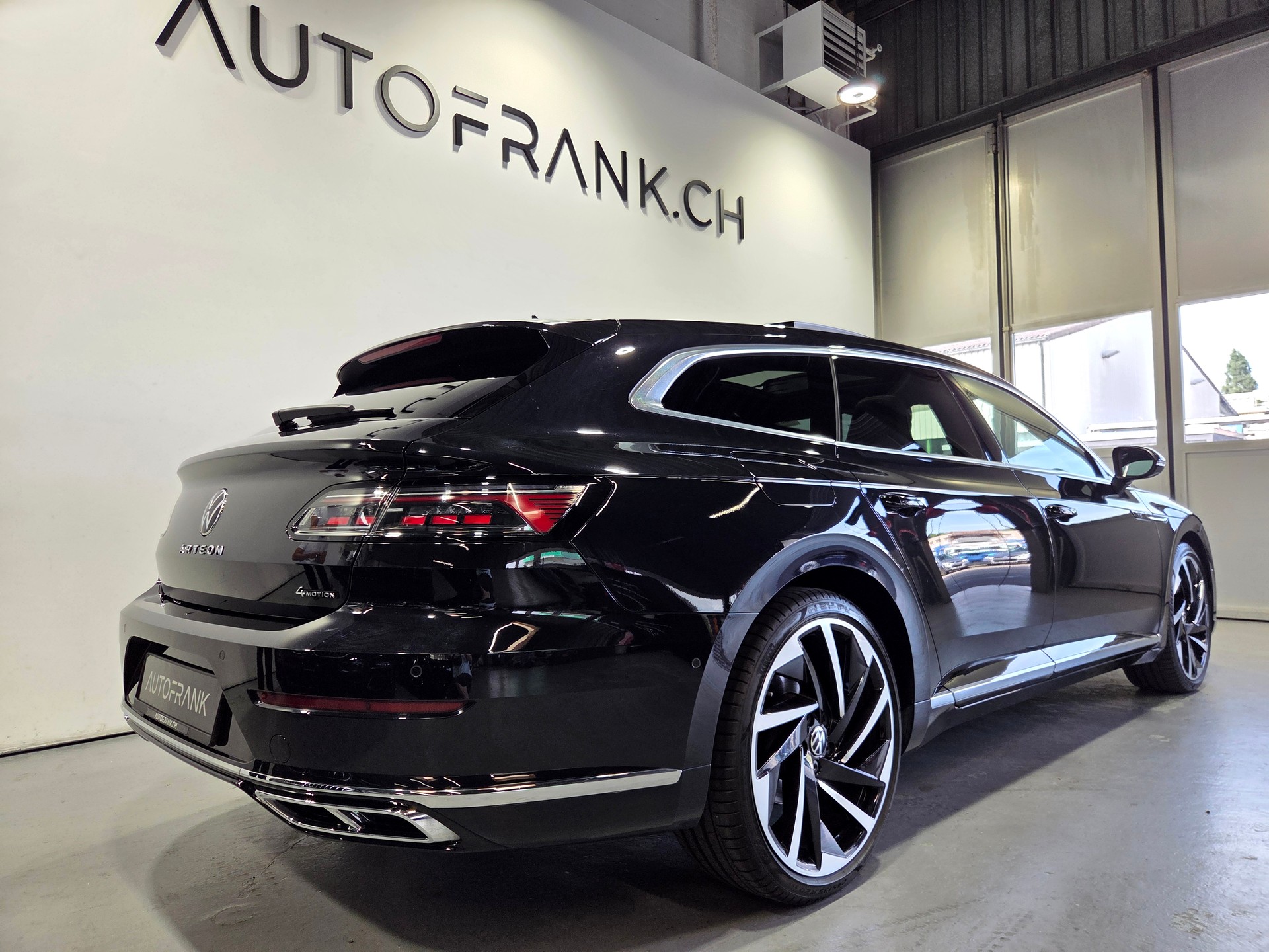 VW Arteon Shooting Brake 2.0 TDI R-Line DSG 4m-image-2
