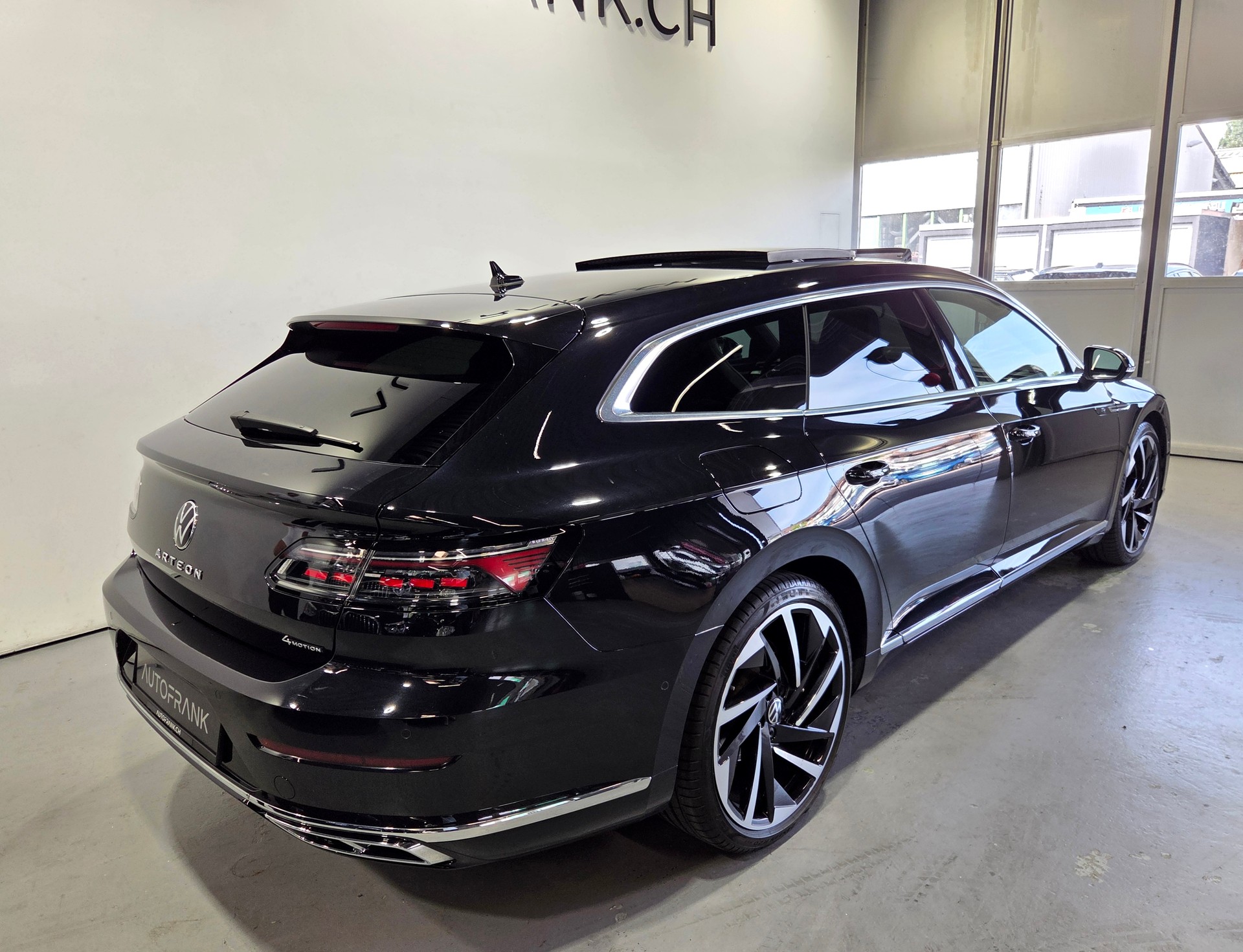 VW Arteon Shooting Brake 2.0 TDI R-Line DSG 4m-image-17