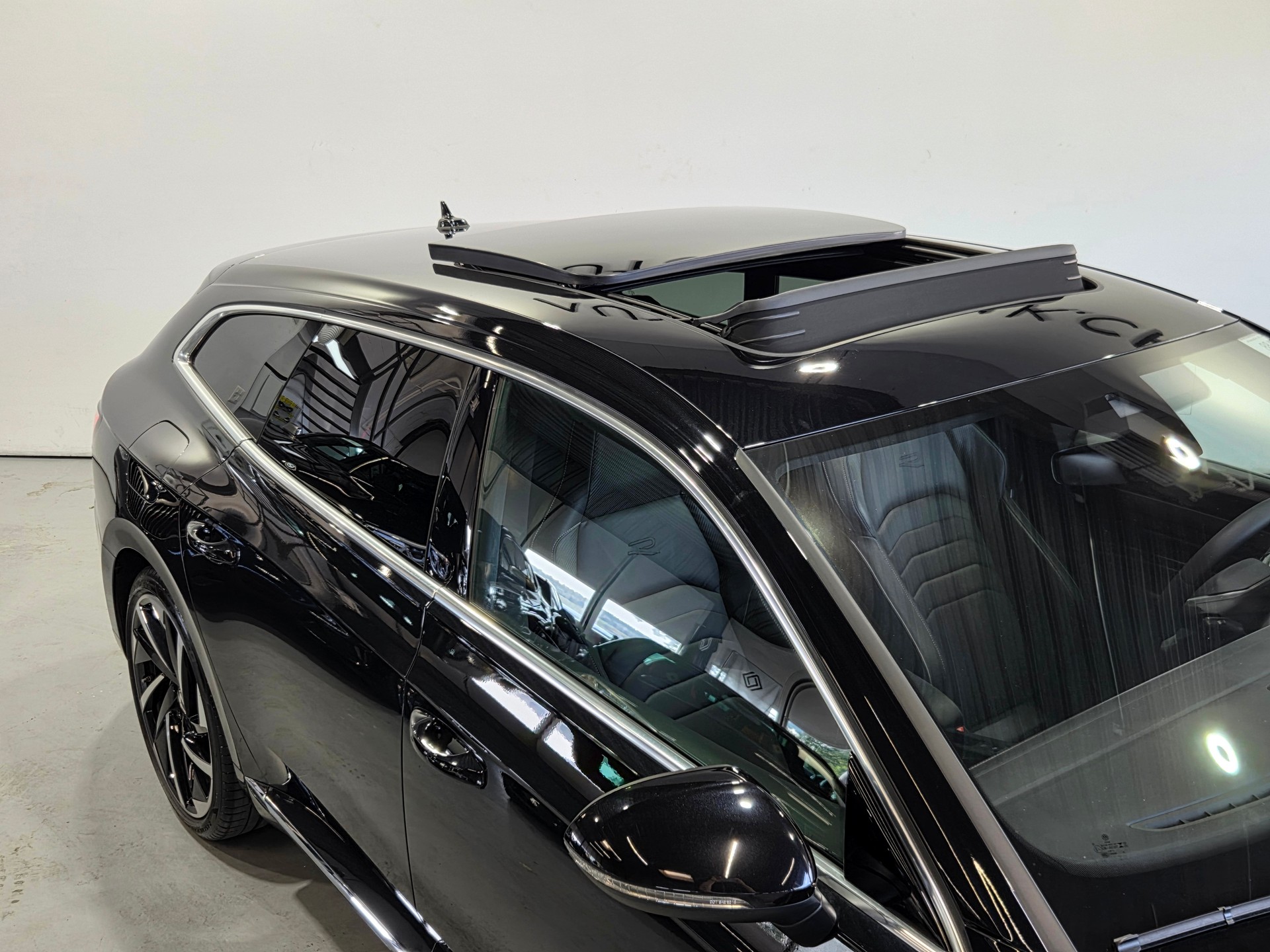 VW Arteon Shooting Brake 2.0 TDI R-Line DSG 4m-image-9