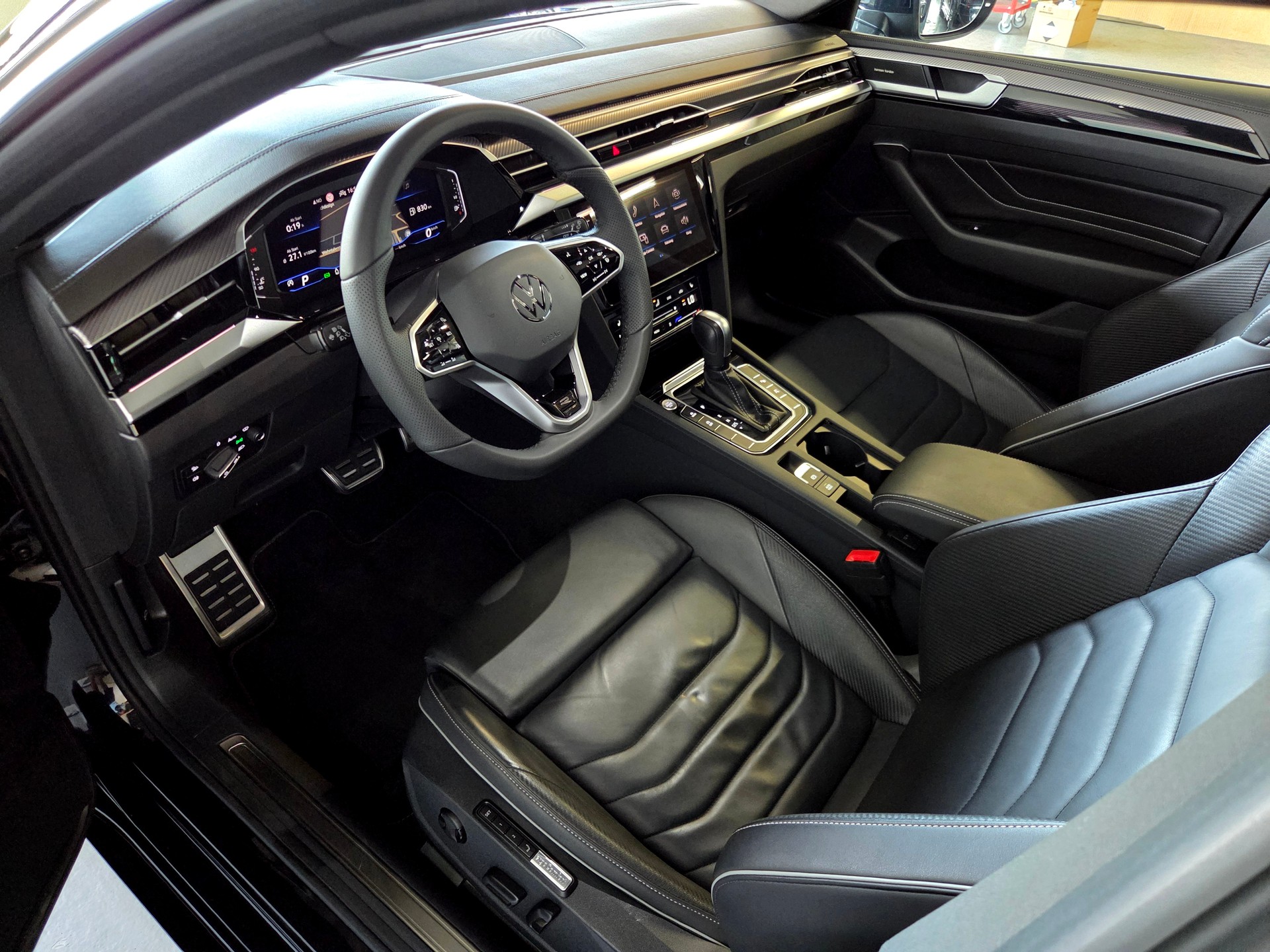 VW Arteon Shooting Brake 2.0 TDI R-Line DSG 4m-image-3
