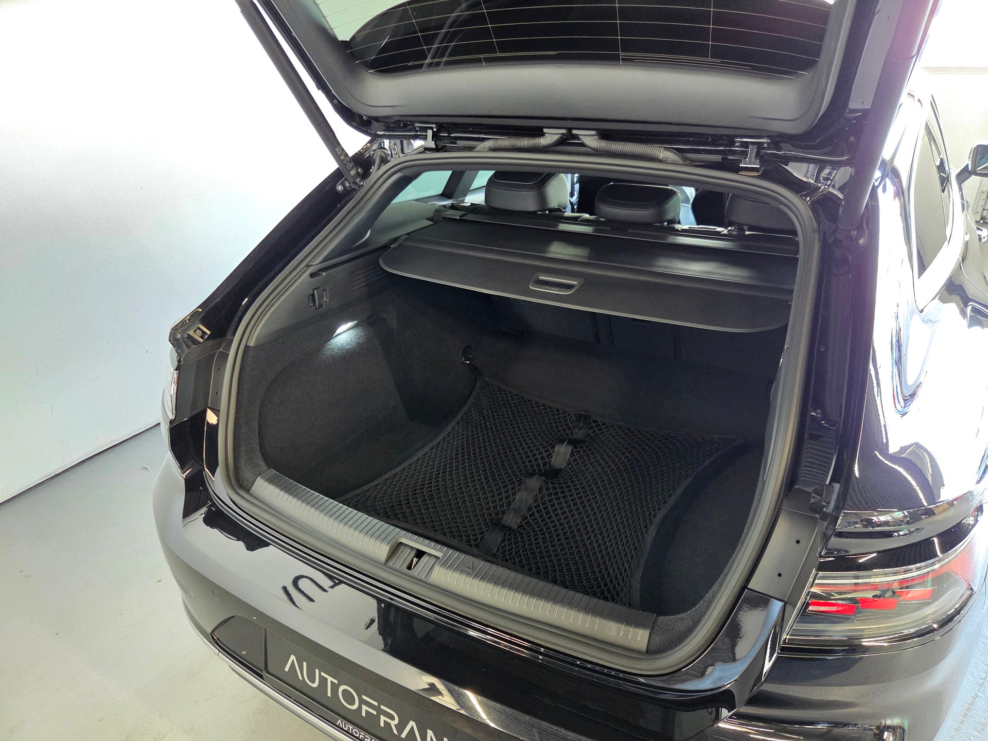 VW Arteon Shooting Brake 2.0 TDI R-Line DSG 4m-image-25
