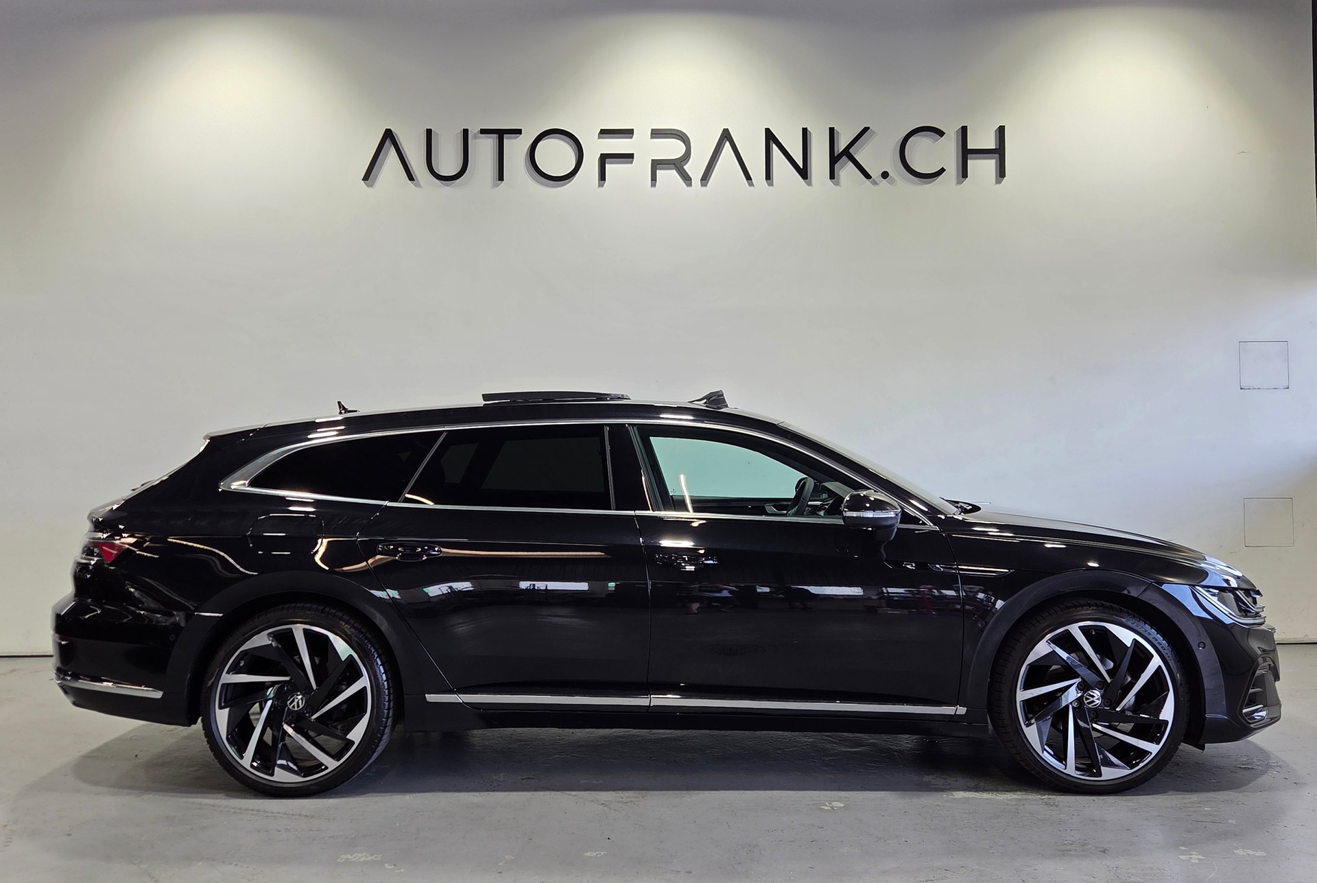 VW Arteon Shooting Brake 2.0 TDI R-Line DSG 4m-image-1