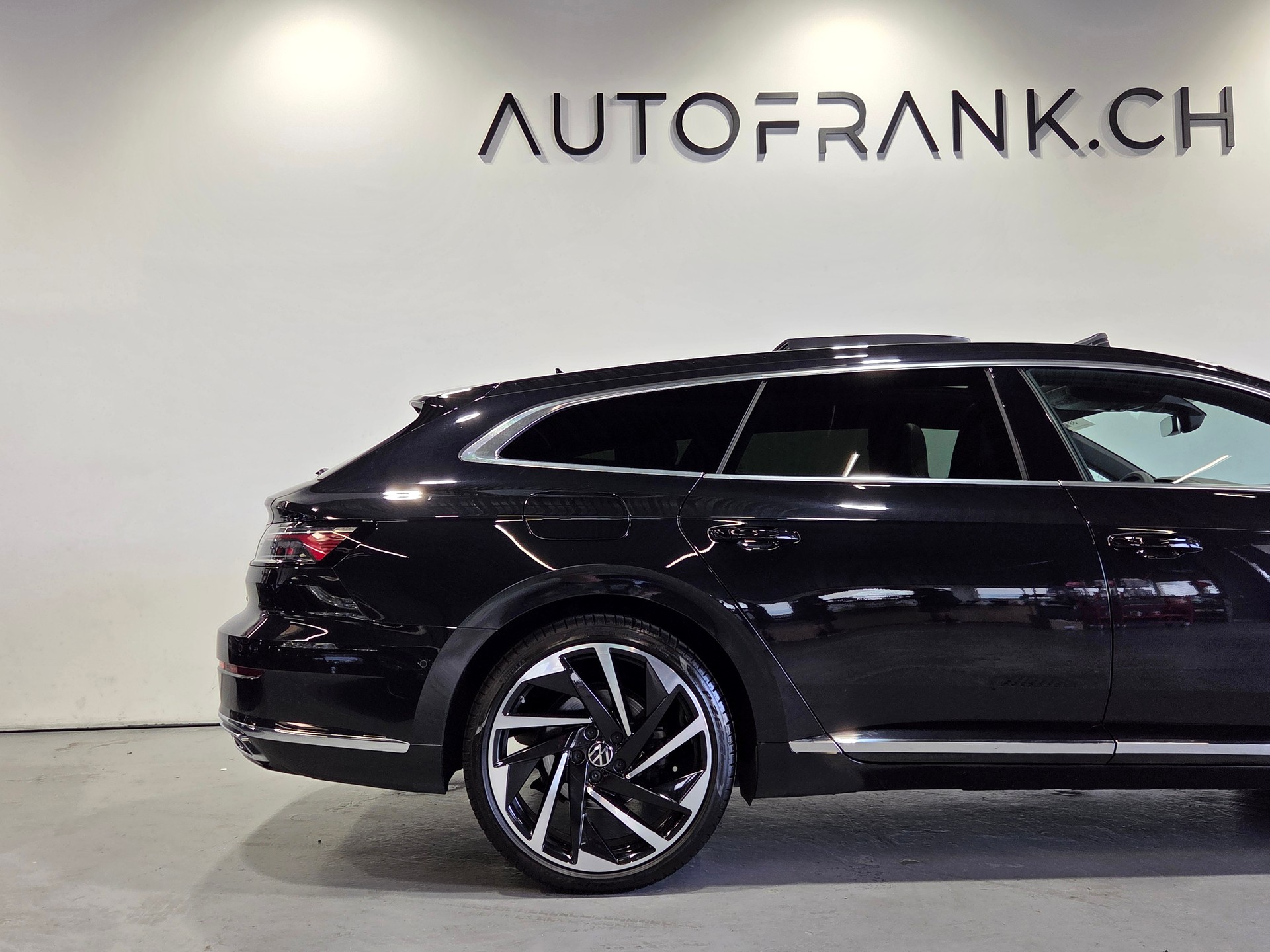 VW Arteon Shooting Brake 2.0 TDI R-Line DSG 4m-image-22