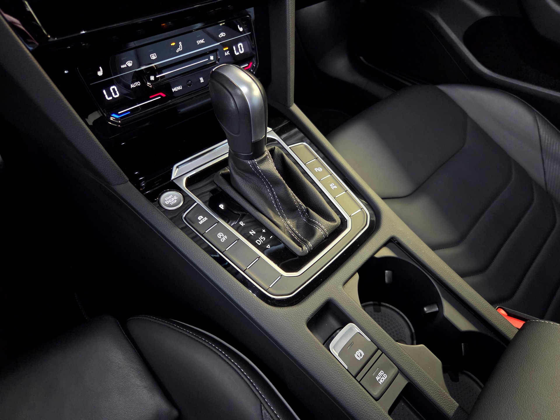 VW Arteon Shooting Brake 2.0 TDI R-Line DSG 4m-image-14