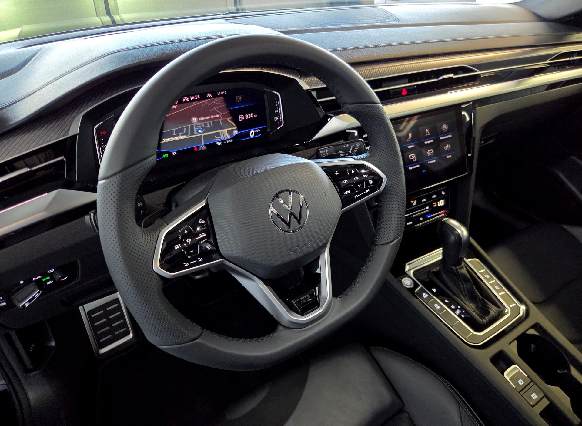 VW Arteon Shooting Brake 2.0 TDI R-Line DSG 4m-image-12