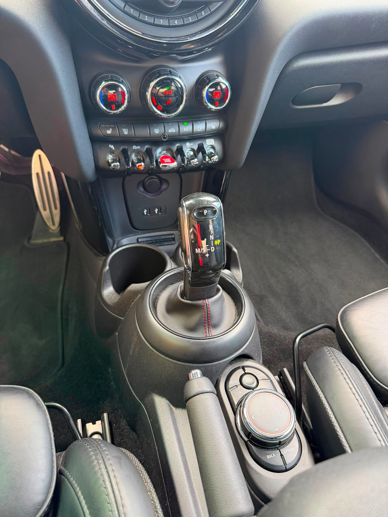 MINI Cooper King's Cross Steptronic DKG-image-12