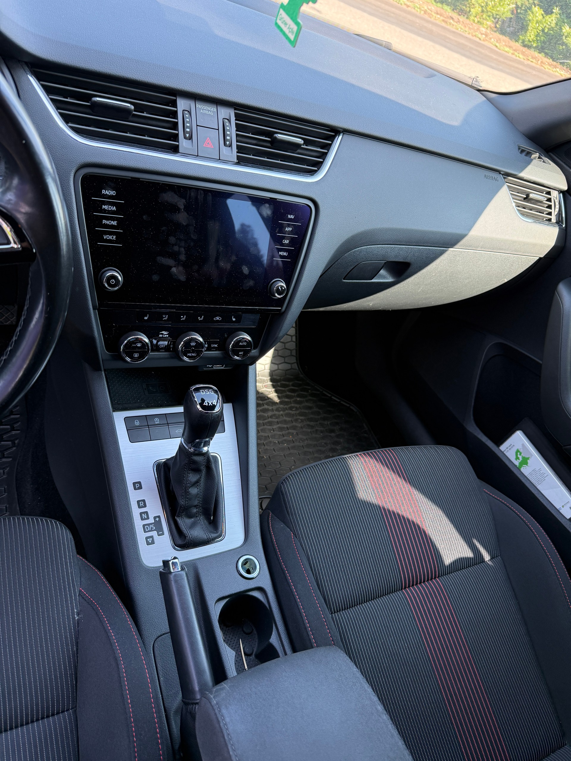 SKODA Octavia Combi 2.0 TSI Style 4x4 DSG-image-8