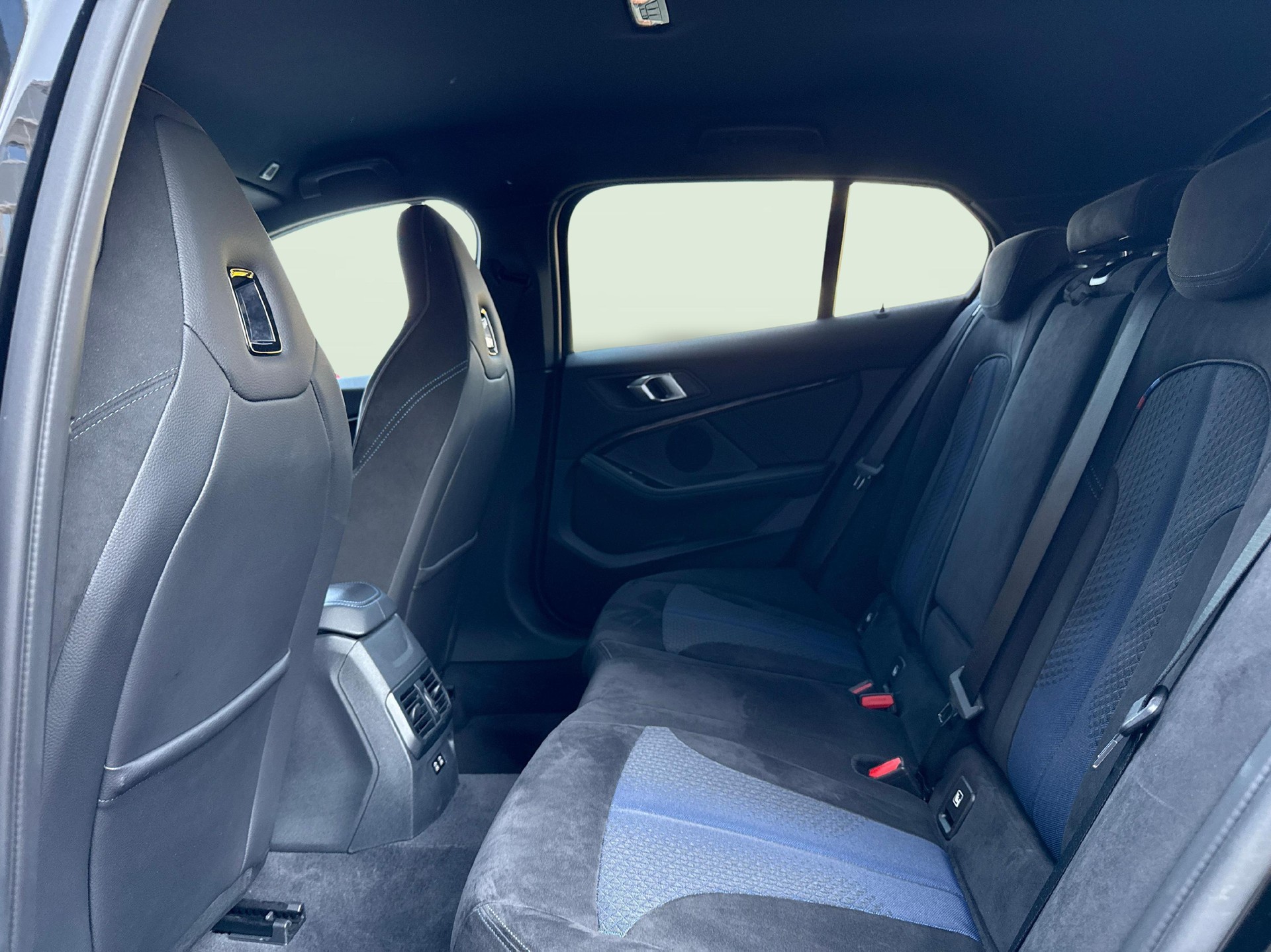 BMW 120d xDrive SAG-image-17