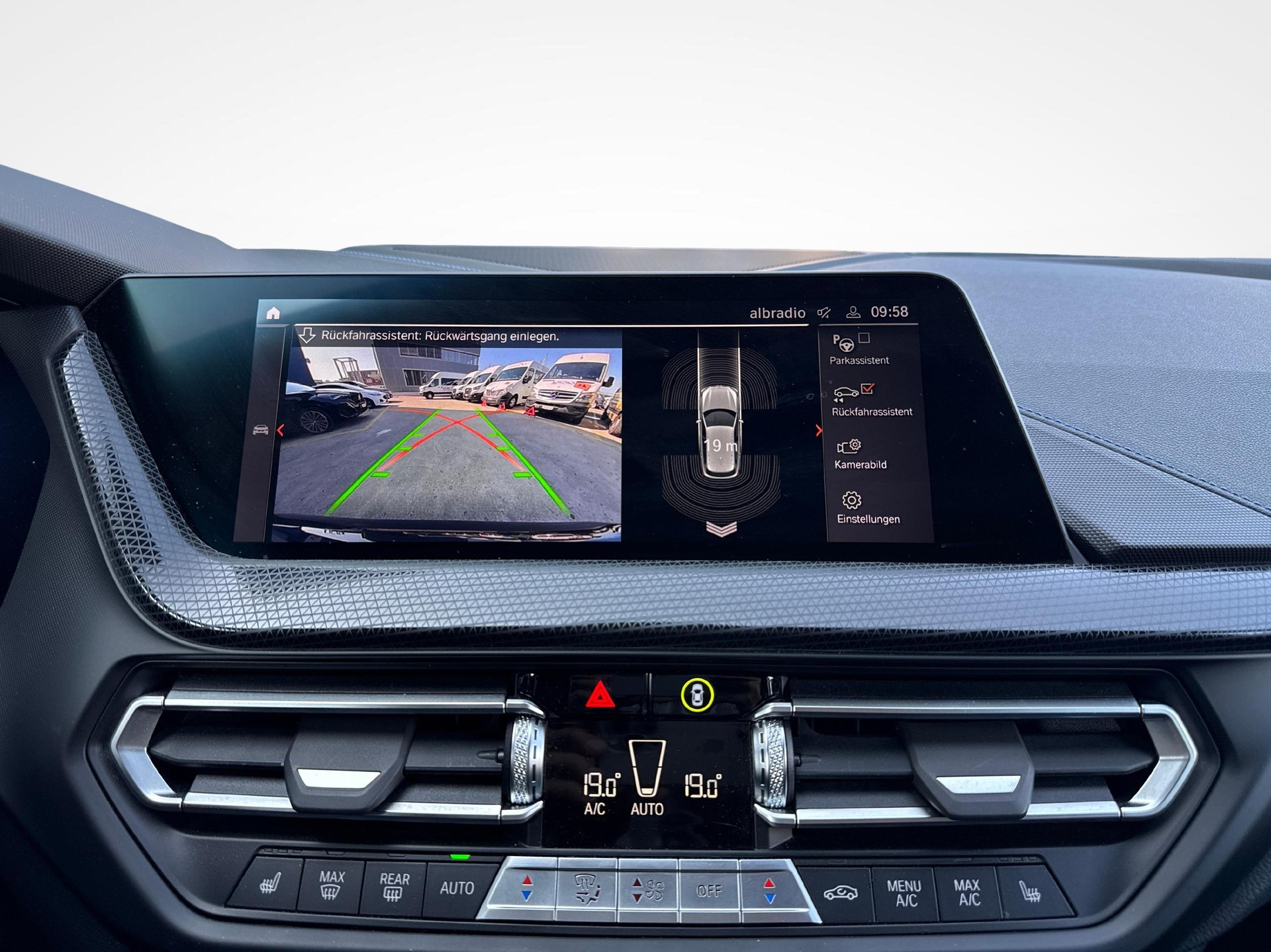 BMW 120d xDrive SAG-image-16