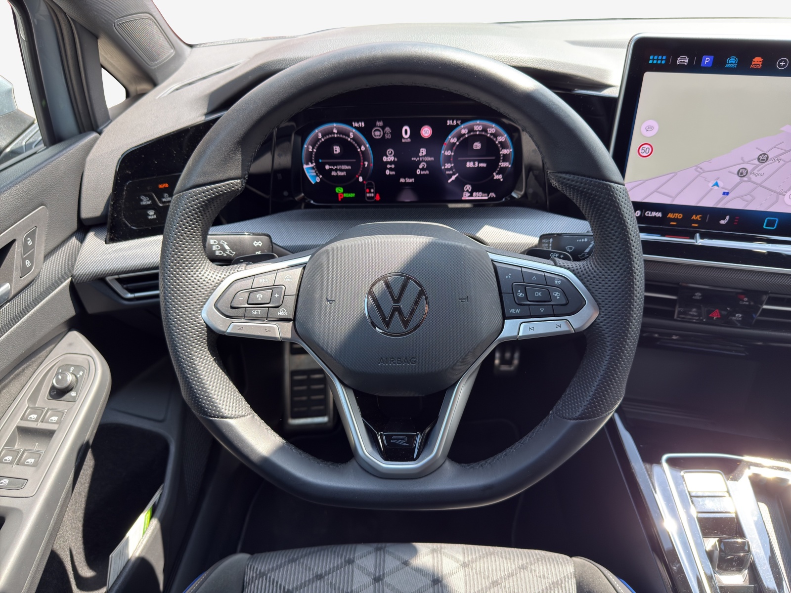 VW Golf 1.5 e TSI mHEV R-Line DSG-image-8