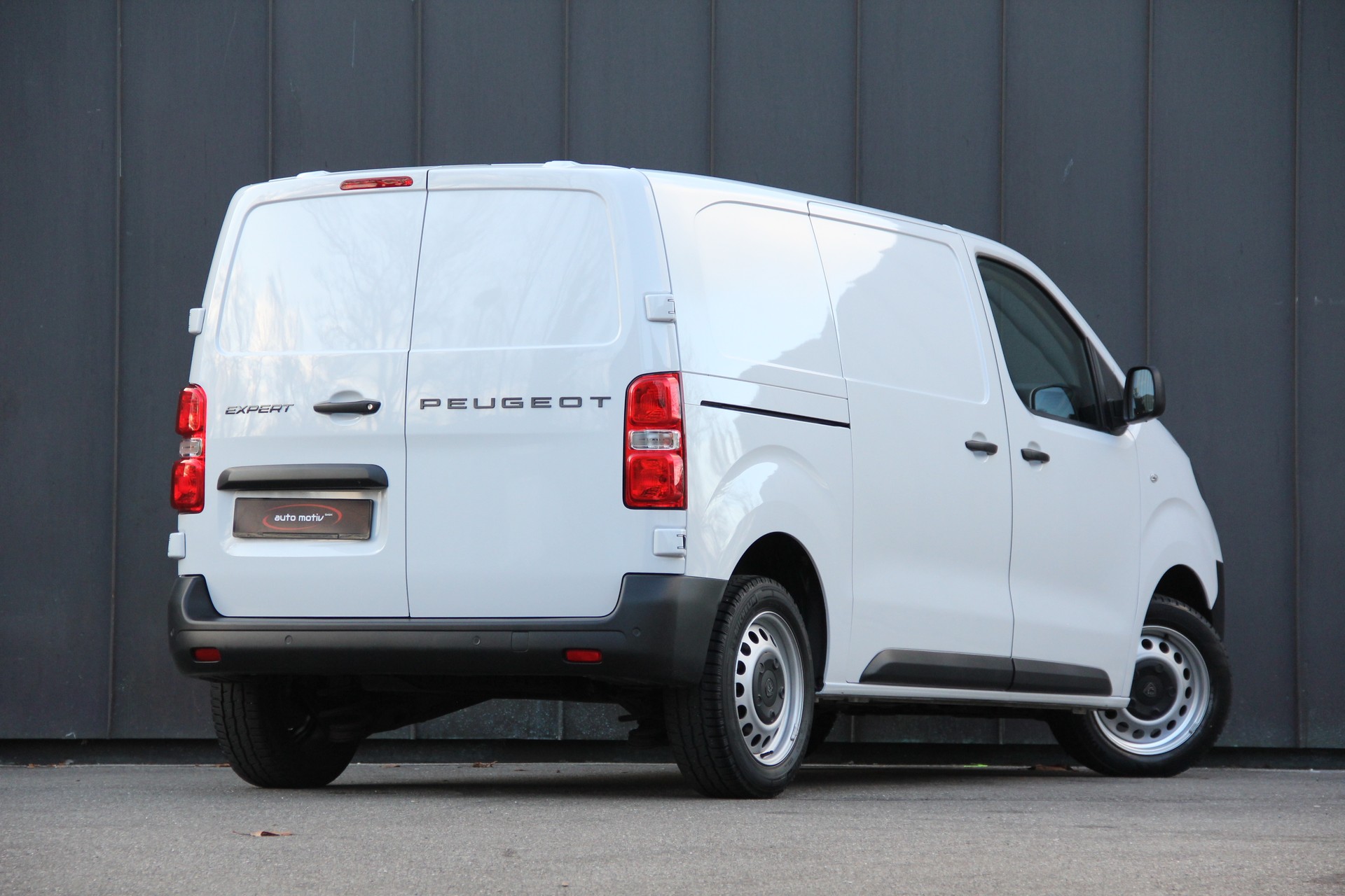 PEUGEOT Expert 2.0 BlueHDi 178 S&S Standard EAT8 *AUTOMAT* NAVI *RÜCKFAHRKAM* *DISTANZ-TEMPOMAT* 177-PS *LENKRAD-HEIZ.* SITZHEIZ.2X-image-1