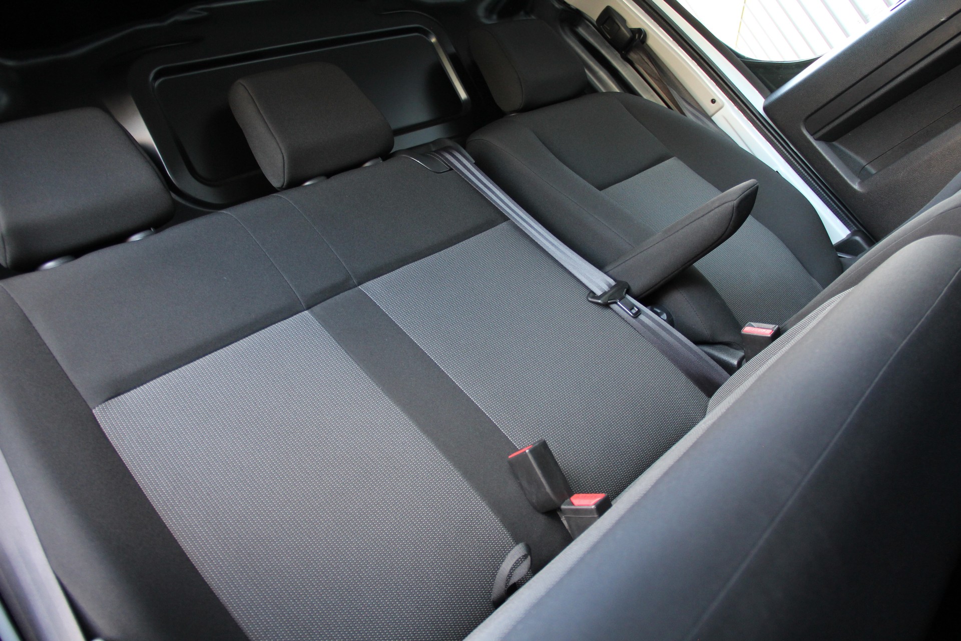 PEUGEOT Expert 2.0 BlueHDi 178 S&S Standard EAT8 *AUTOMAT* NAVI *RÜCKFAHRKAM* *DISTANZ-TEMPOMAT* 177-PS *LENKRAD-HEIZ.* SITZHEIZ.2X-image-11
