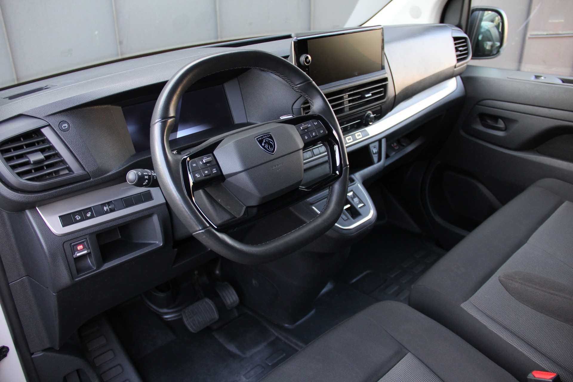 PEUGEOT Expert 2.0 BlueHDi 178 S&S Standard EAT8 *AUTOMAT* NAVI *RÜCKFAHRKAM* *DISTANZ-TEMPOMAT* 177-PS *LENKRAD-HEIZ.* SITZHEIZ.2X-image-12