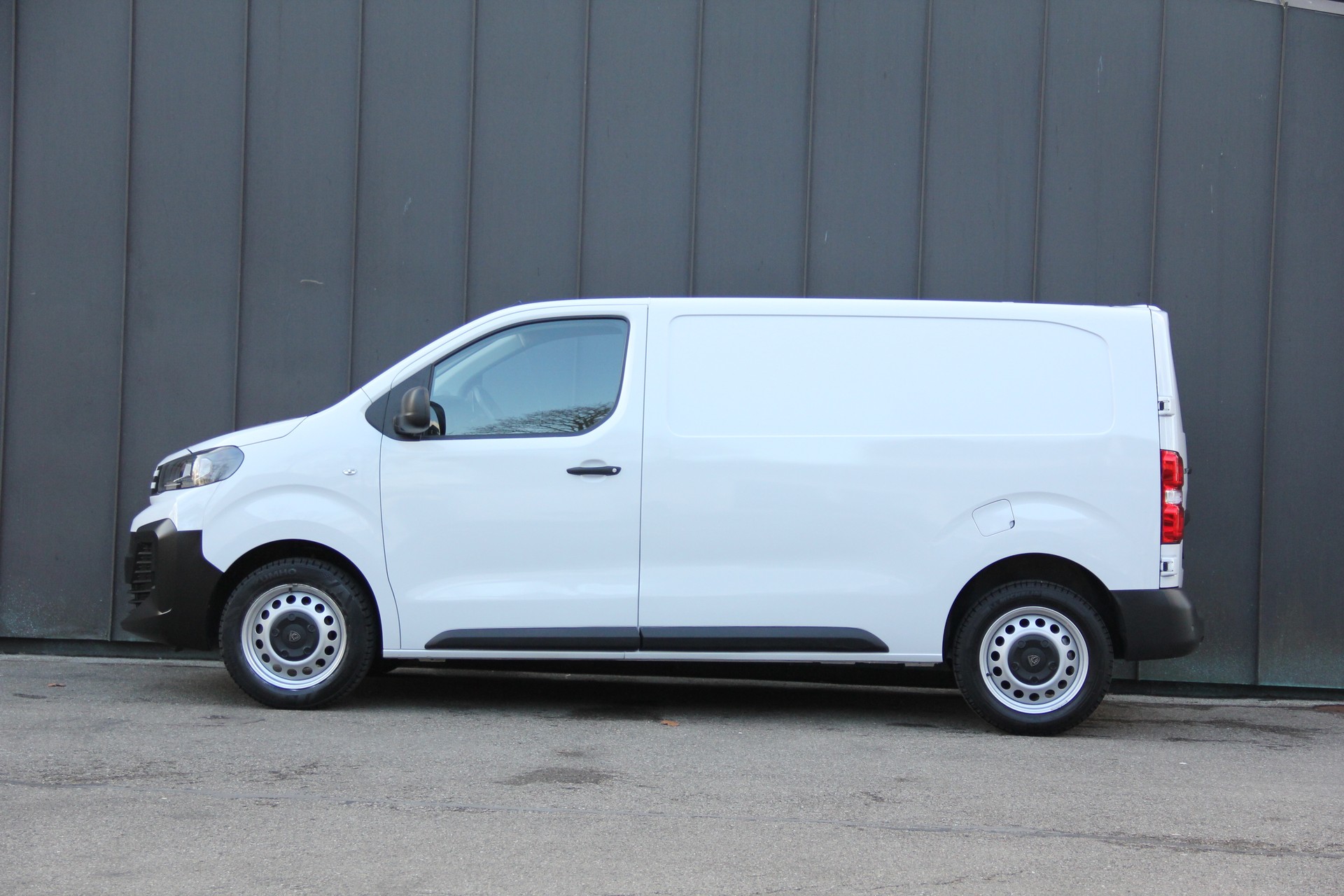 PEUGEOT Expert 2.0 BlueHDi 178 S&S Standard EAT8 *AUTOMAT* NAVI *RÜCKFAHRKAM* *DISTANZ-TEMPOMAT* 177-PS *LENKRAD-HEIZ.* SITZHEIZ.2X-image-6