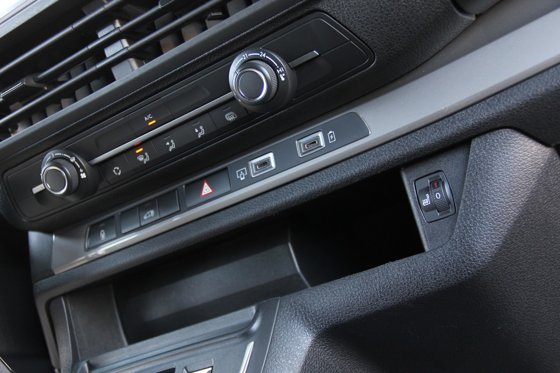 PEUGEOT Expert 2.0 BlueHDi 178 S&S Standard EAT8 *AUTOMAT* NAVI *RÜCKFAHRKAM* *DISTANZ-TEMPOMAT* 177-PS *LENKRAD-HEIZ.* SITZHEIZ.2X-image-15