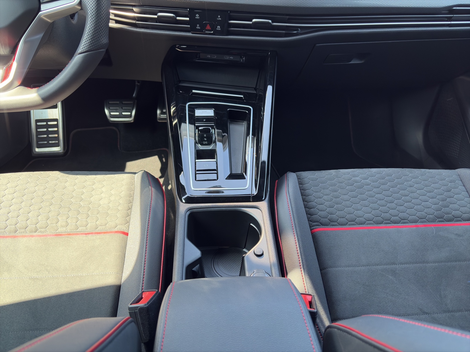 VW Golf 2.0 TSI GTI Clubsport DSG-image-9
