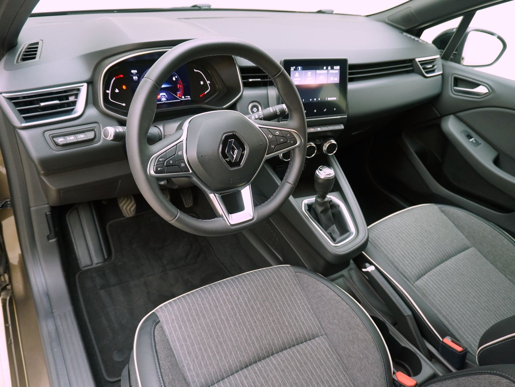 RENAULT Clio 1.0 TCe Intens-image-9