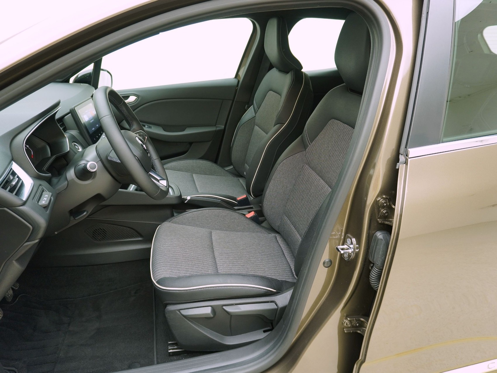 RENAULT Clio 1.0 TCe Intens-image-8
