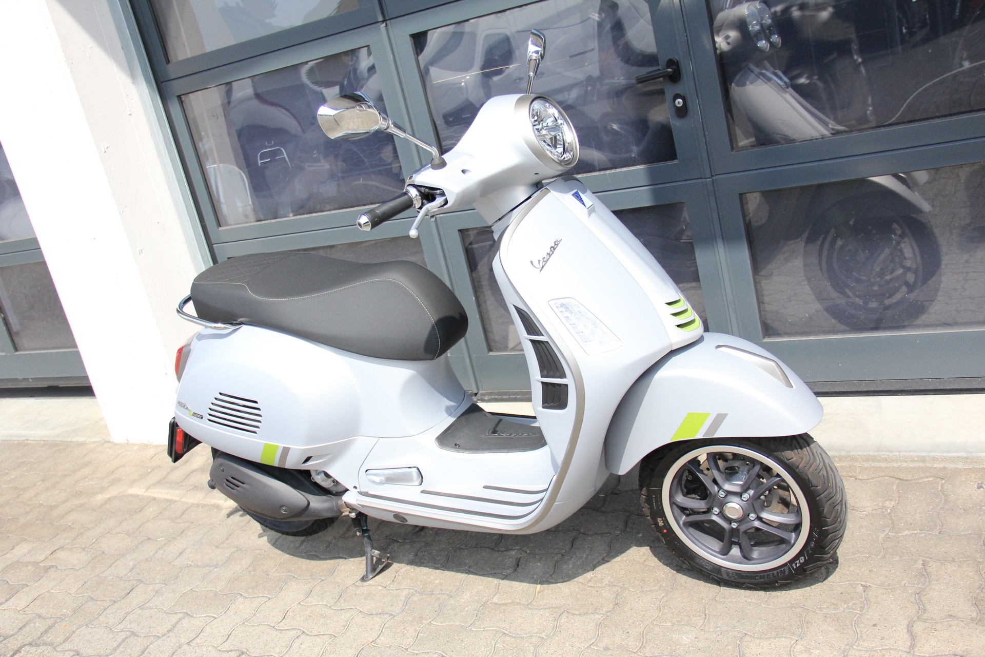 PIAGGIO Vespa GTS 300 Super Tech ABS-image-8
