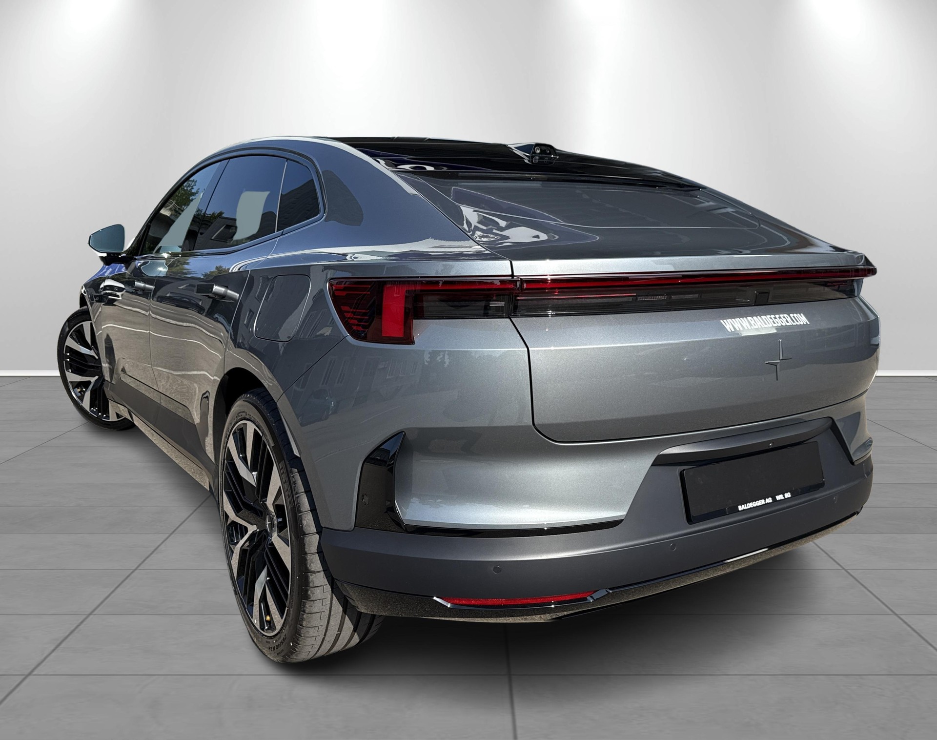 POLESTAR 4 Long Range Dual Motor-showroom-element-1