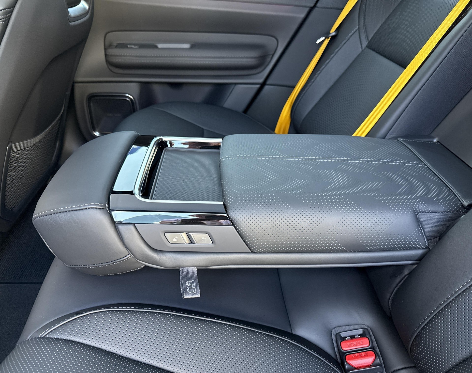 POLESTAR 4 Long Range Dual Motor-image-19