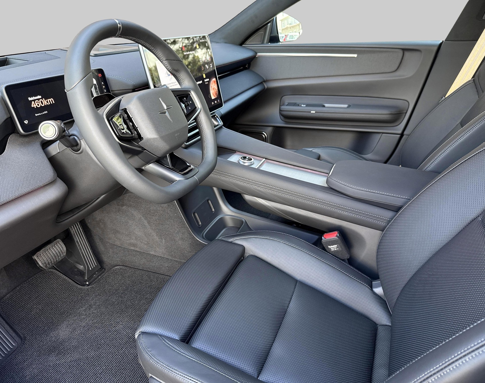 POLESTAR 4 Long Range Dual Motor-showroom-element-2