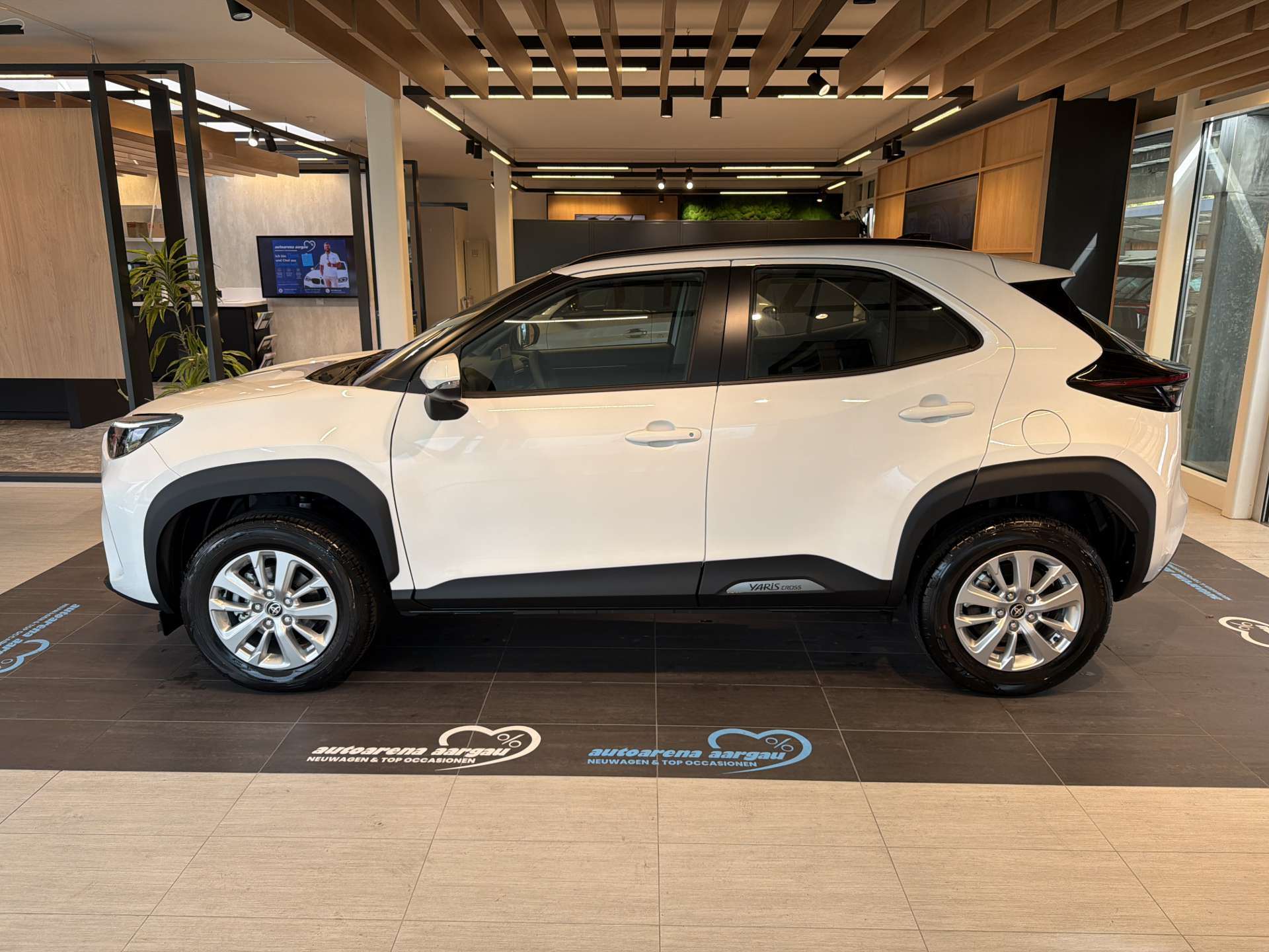 TOYOTA Yaris Cross 1.5 Comfort e-CVT Automat-image-11