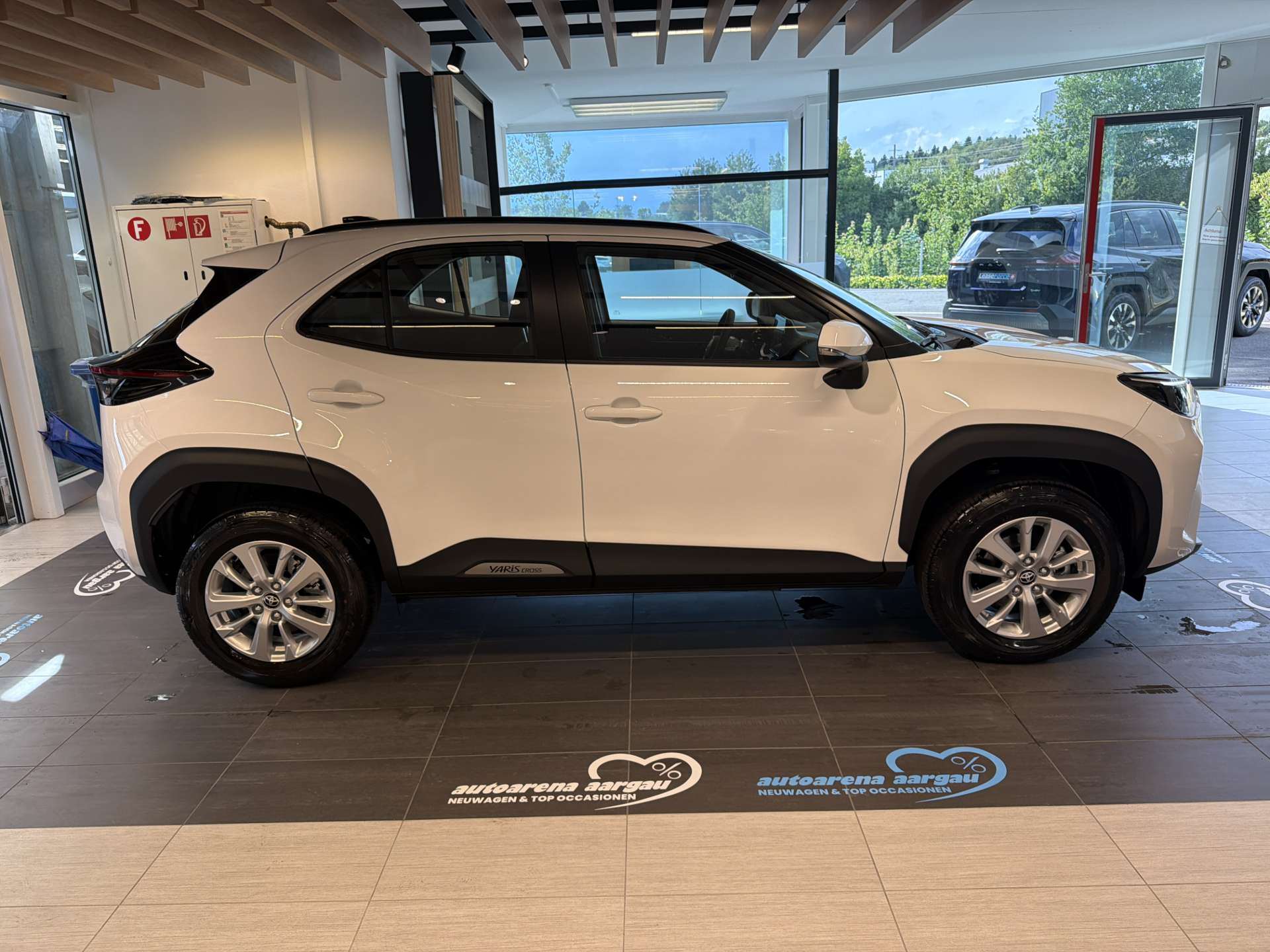 TOYOTA Yaris Cross 1.5 Comfort e-CVT Automat-image-13