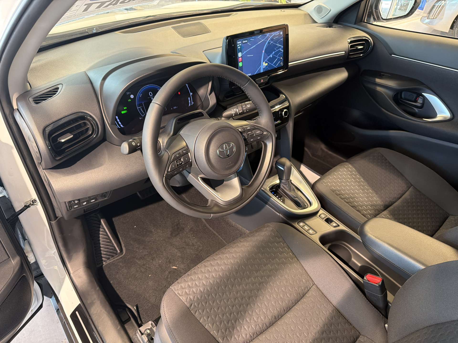 TOYOTA Yaris Cross 1.5 Comfort e-CVT Automat-image-5