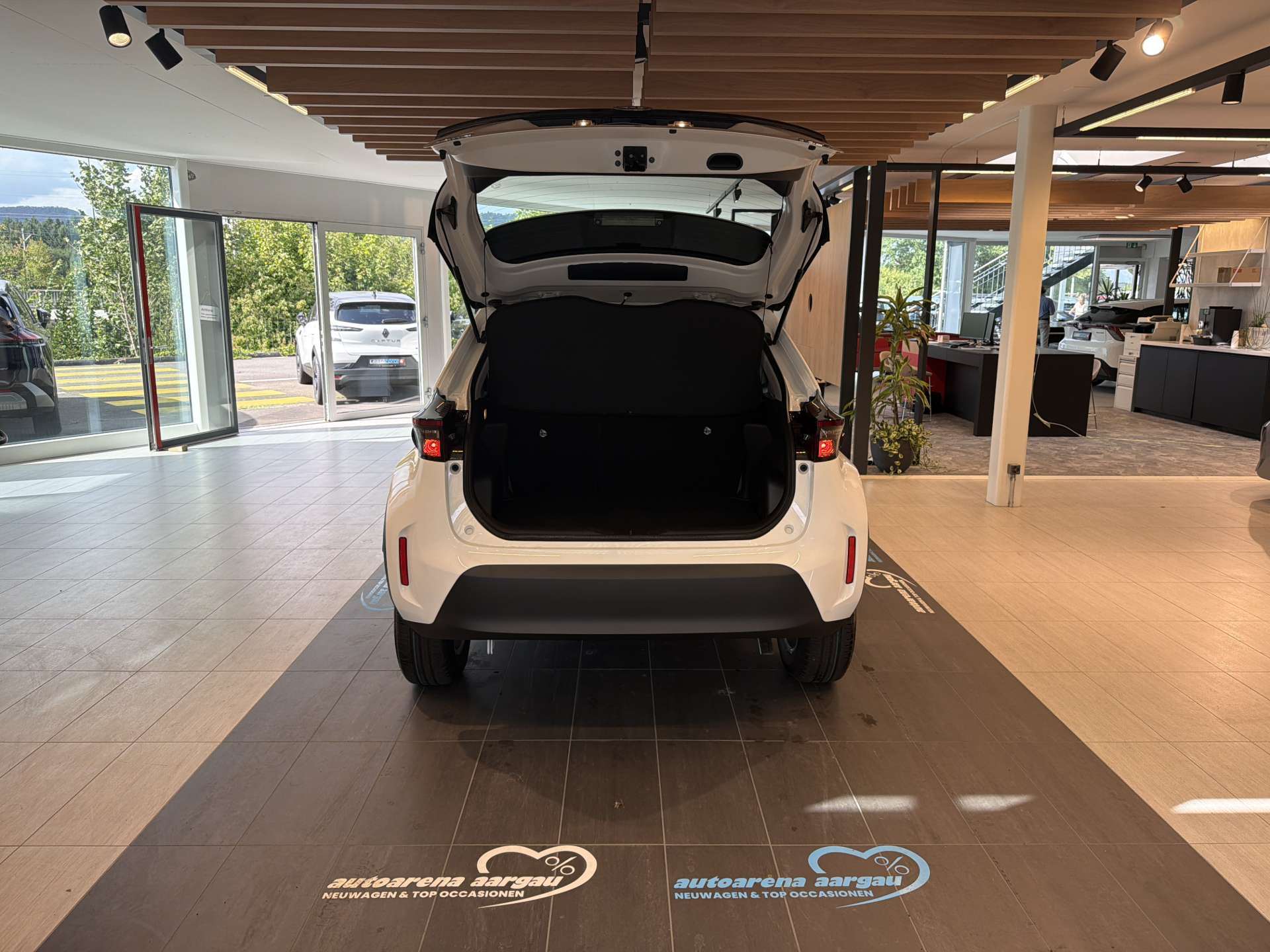 TOYOTA Yaris Cross 1.5 Comfort e-CVT Automat-image-7