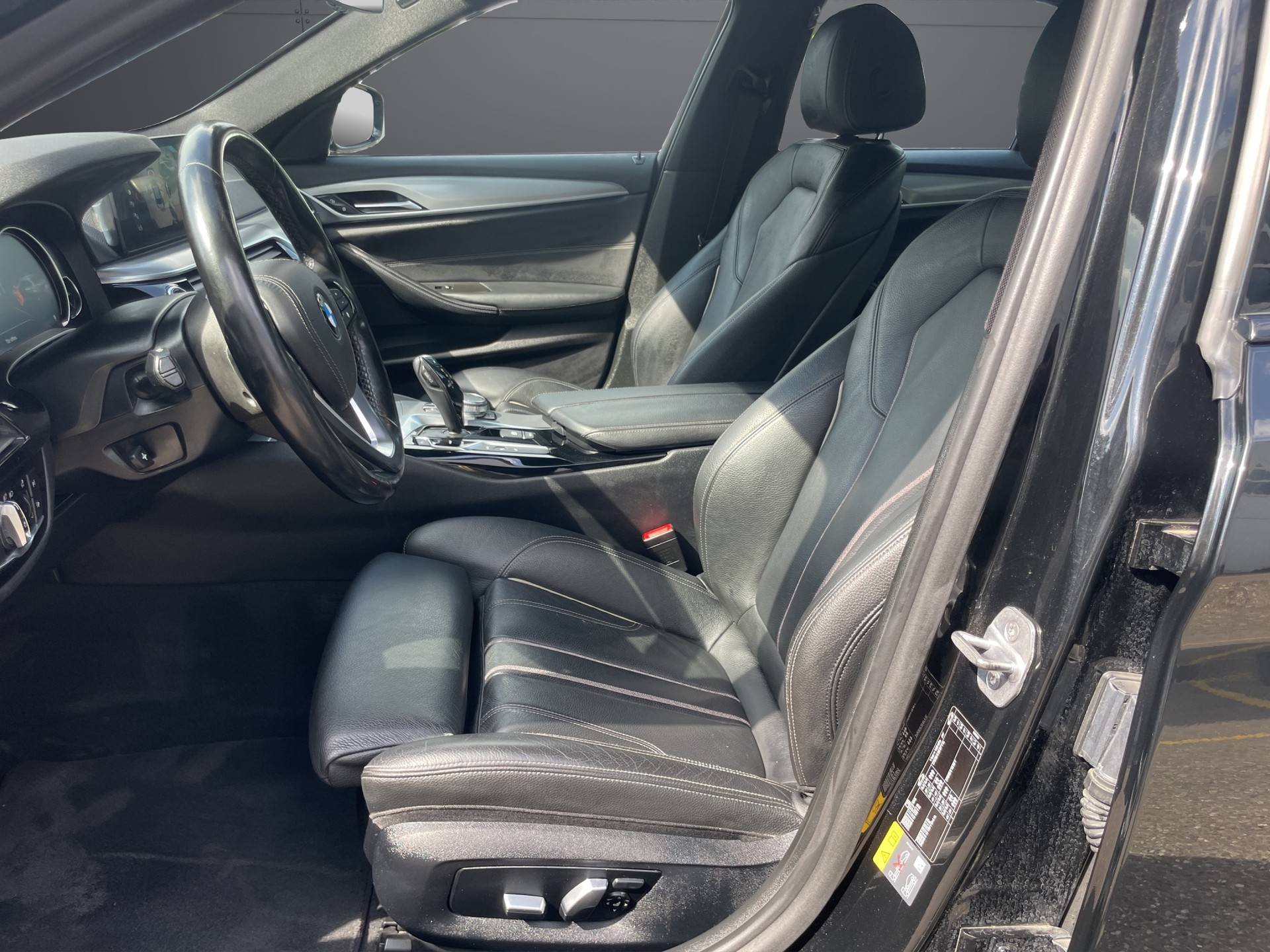 BMW 530e iPerformance Steptronic-image-7