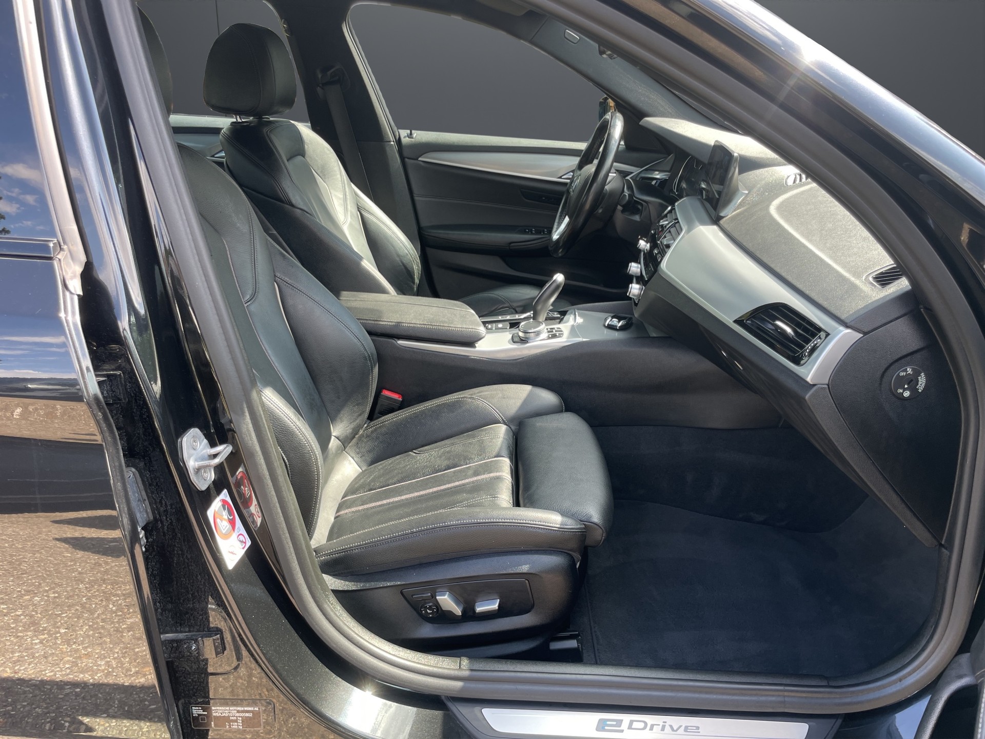 BMW 530e iPerformance Steptronic-image-8
