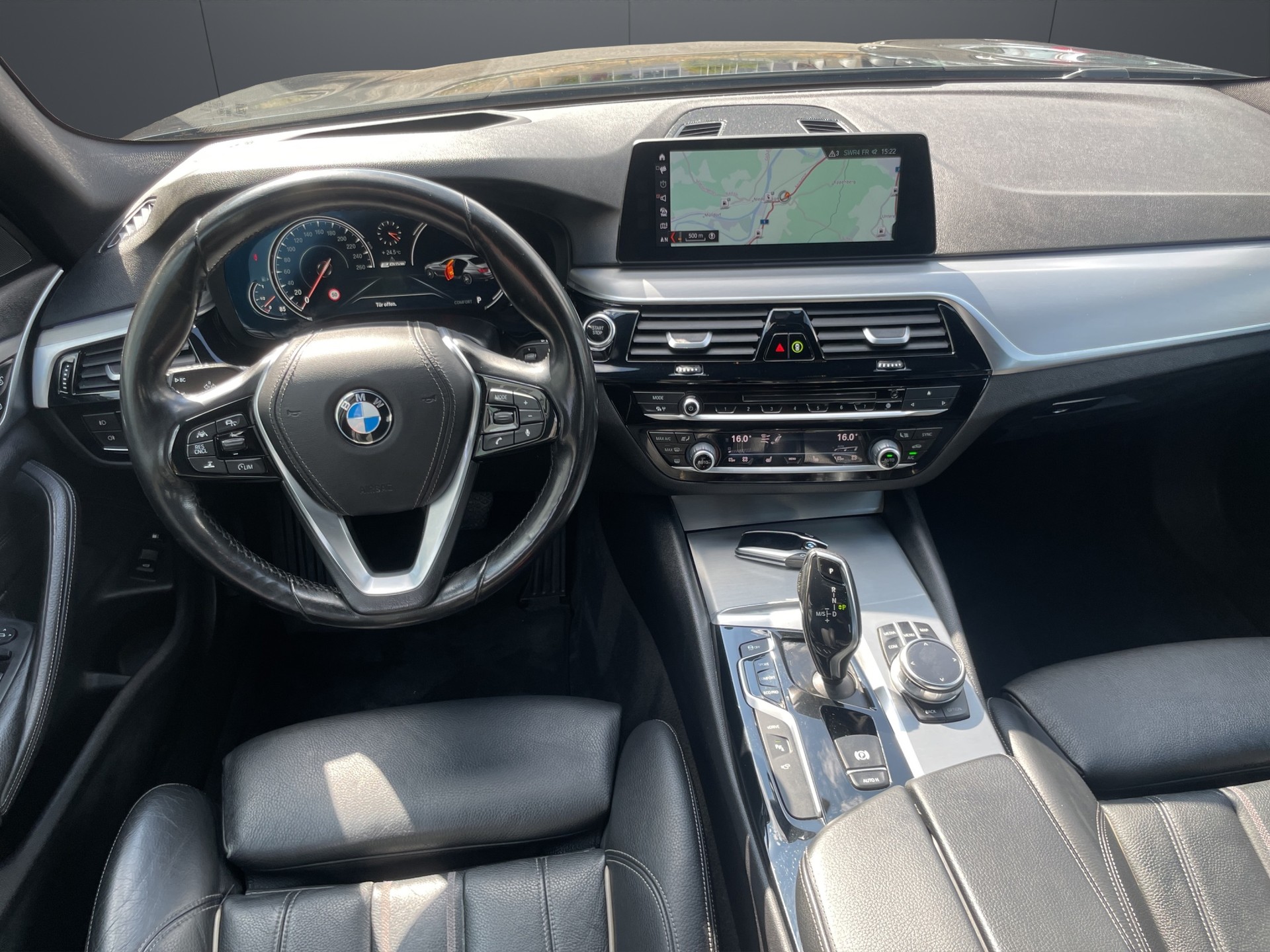 BMW 530e iPerformance Steptronic-image-10